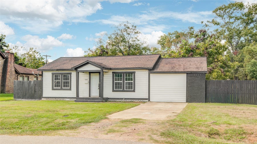 Property photo for 609 Hurst Street, Angleton, TX
