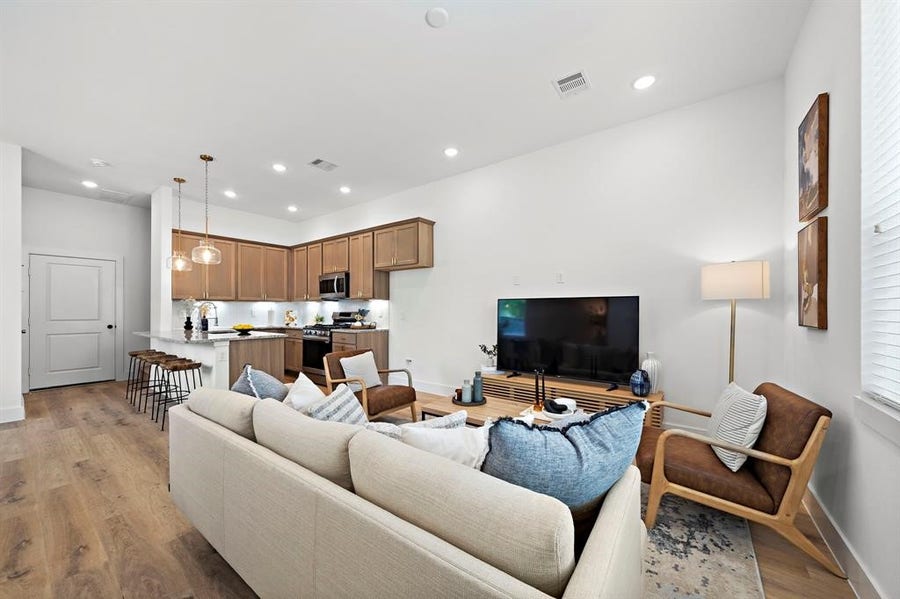Property photo for 1586 W Tidwell Road, Houston, TX