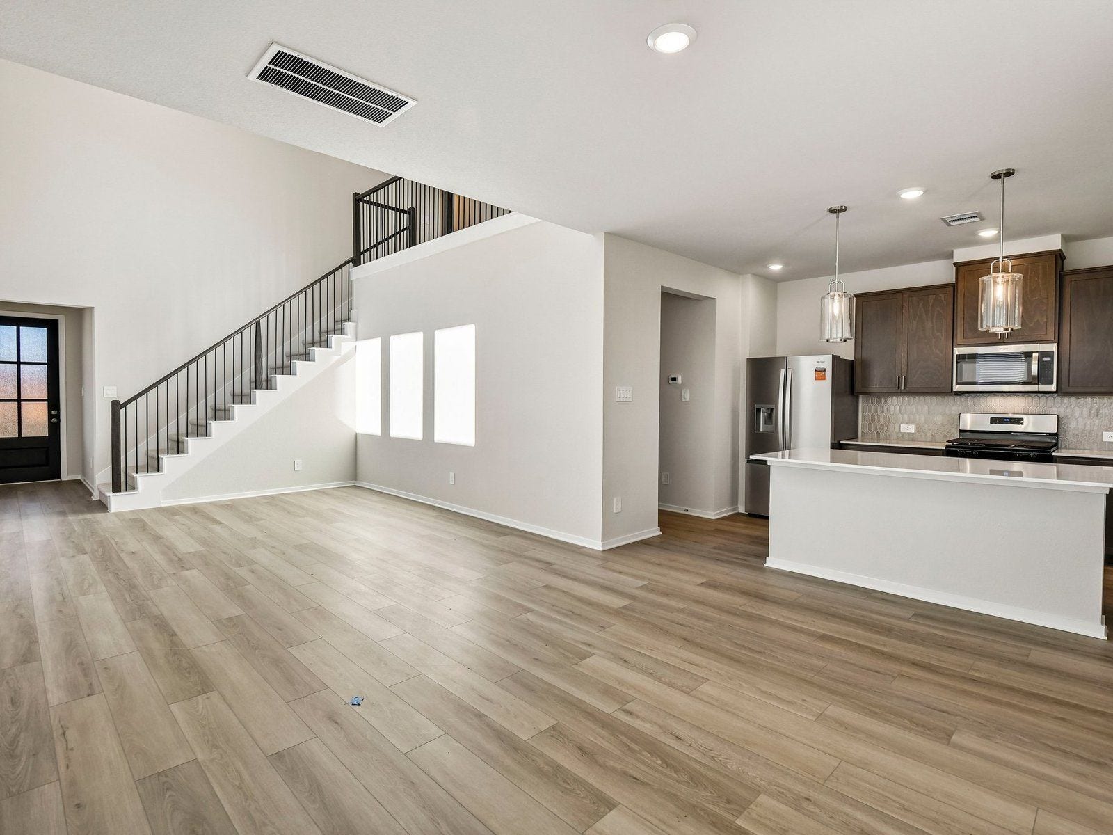 9143 Banpo Heights Drive, Cypress, TX 77433 Photo is not of the actual home, but is an inspirational photo of builder's model home and nay depict options, furnishings, and/or decorator features that are not inlcluded.