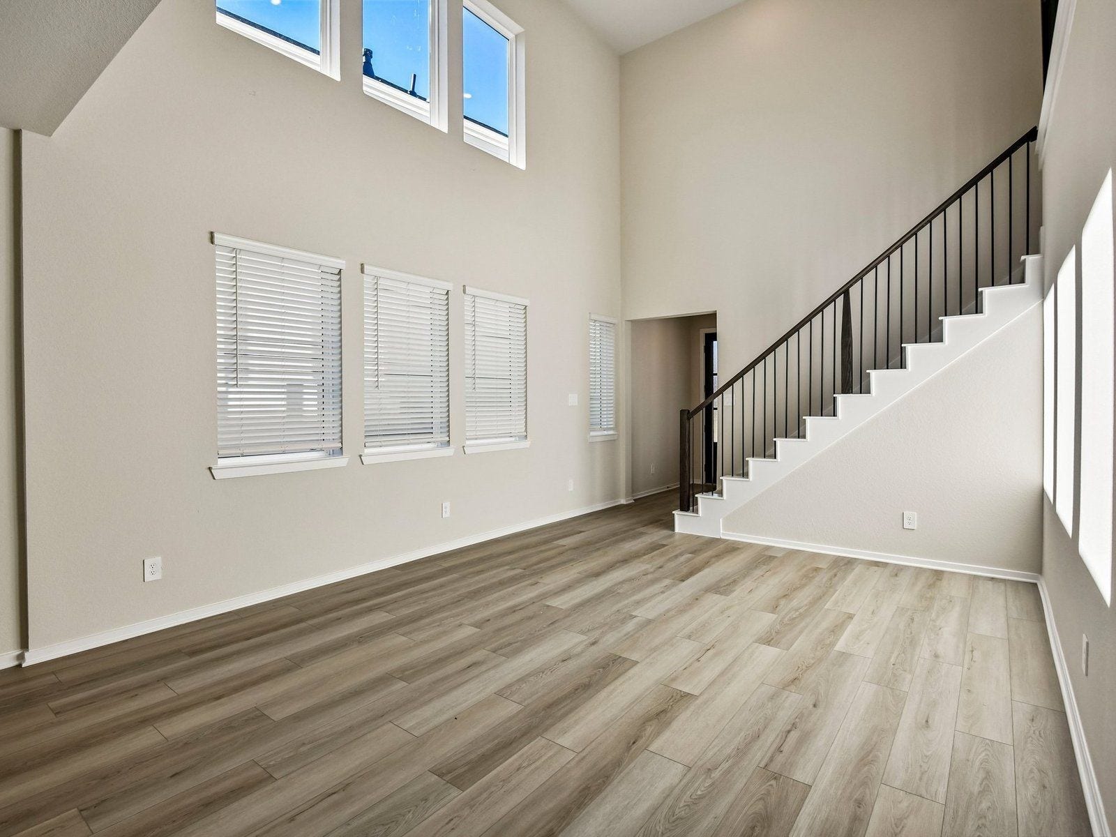9143 Banpo Heights Drive, Cypress, TX 77433 Photo is not of the actual home, but is an inspirational photo of builder's model home and nay depict options, furnishings, and/or decorator features that are not inlcluded.