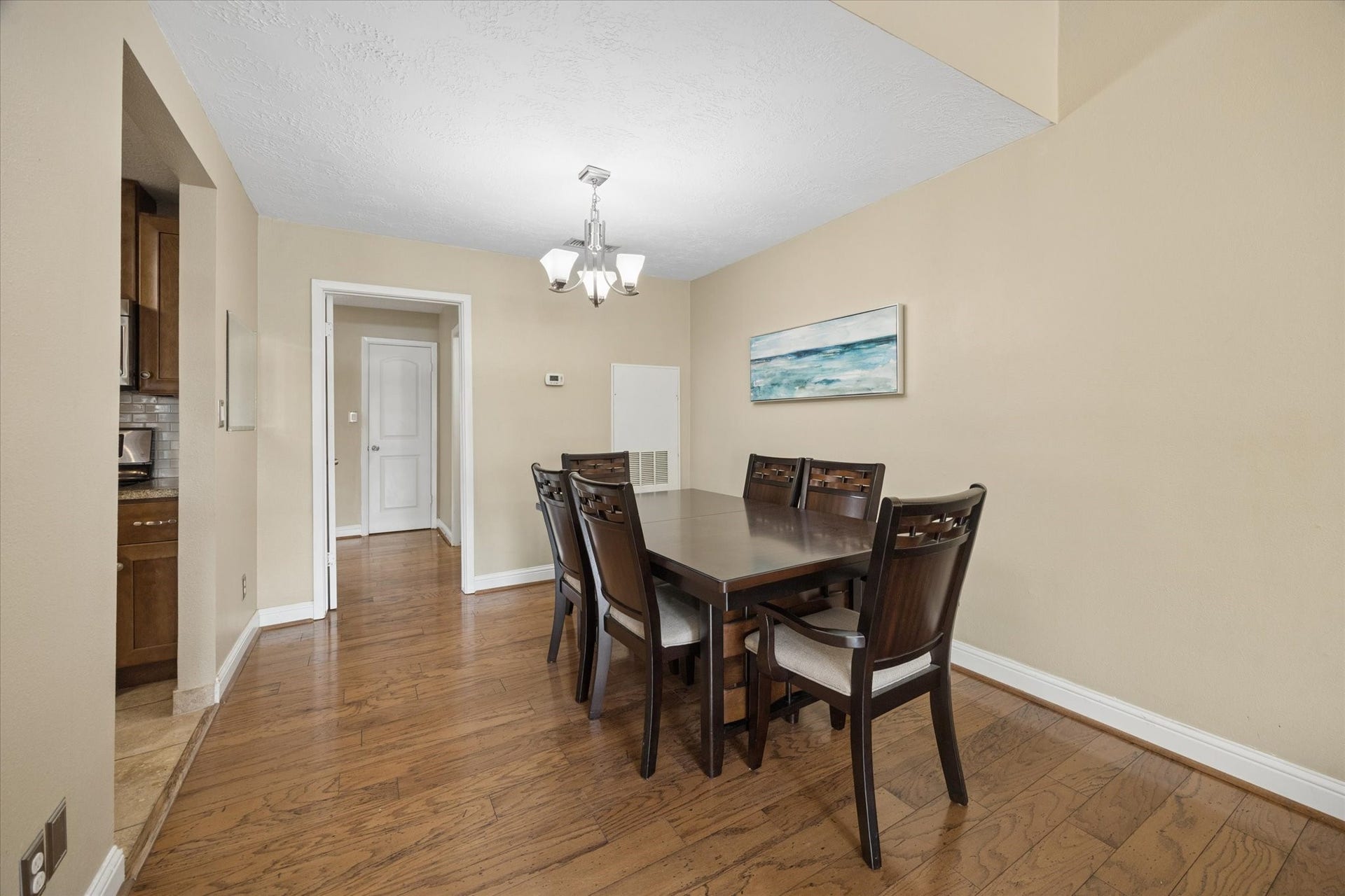 1915 Augusta Drive, #43, Houston, TX 77057 Dining area with hardwood floors, neutral finishes, and a clean, open feel, conveniently positioned between the kitchen and living spaces.