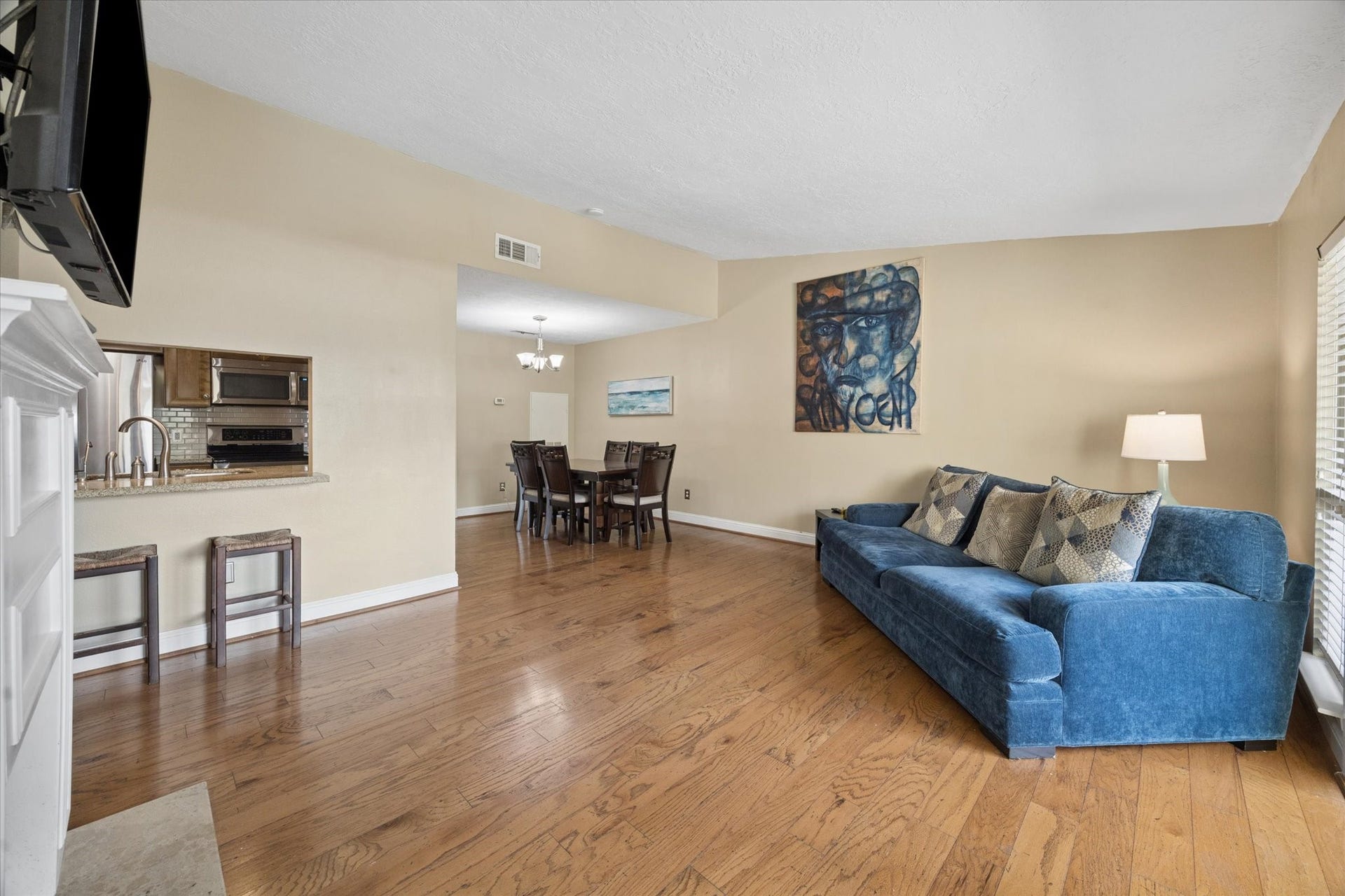 1915 Augusta Drive, #43, Houston, TX 77057 Open-concept living and dining area featuring hardwood floors, neutral finishes, and plenty of natural light, with an easy flow into the adjoining kitchen and entertaining spaces.