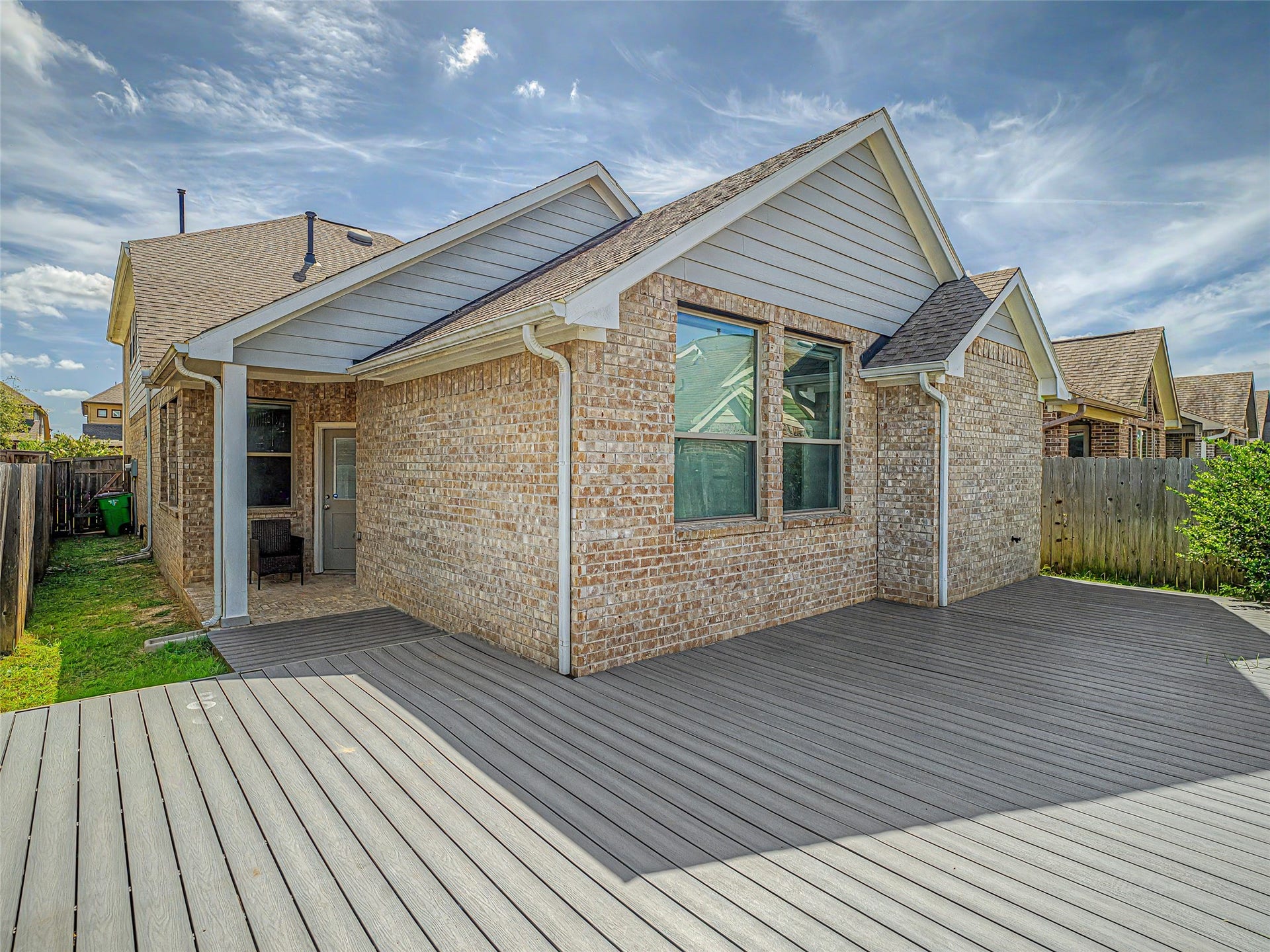 6019 Dovetail Cliff Court, Katy, TX 77493 Extending directly off the patio is a custom multi-level composite deck, offering an expanded platform perfect for outdoor lounge chairs, a grill, or an alfresco dining setup.