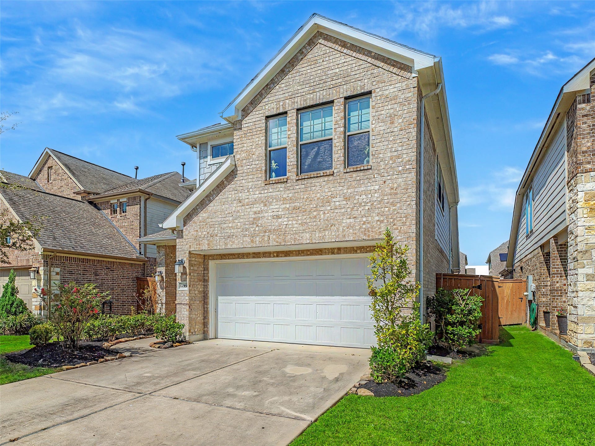 6019 Dovetail Cliff Court, Katy, TX 77493 A spacious two-car garage with a wide driveway provides ample parking, positioned on a quiet cul-de-sac, the property offers enhanced privacy and reduced traffic.