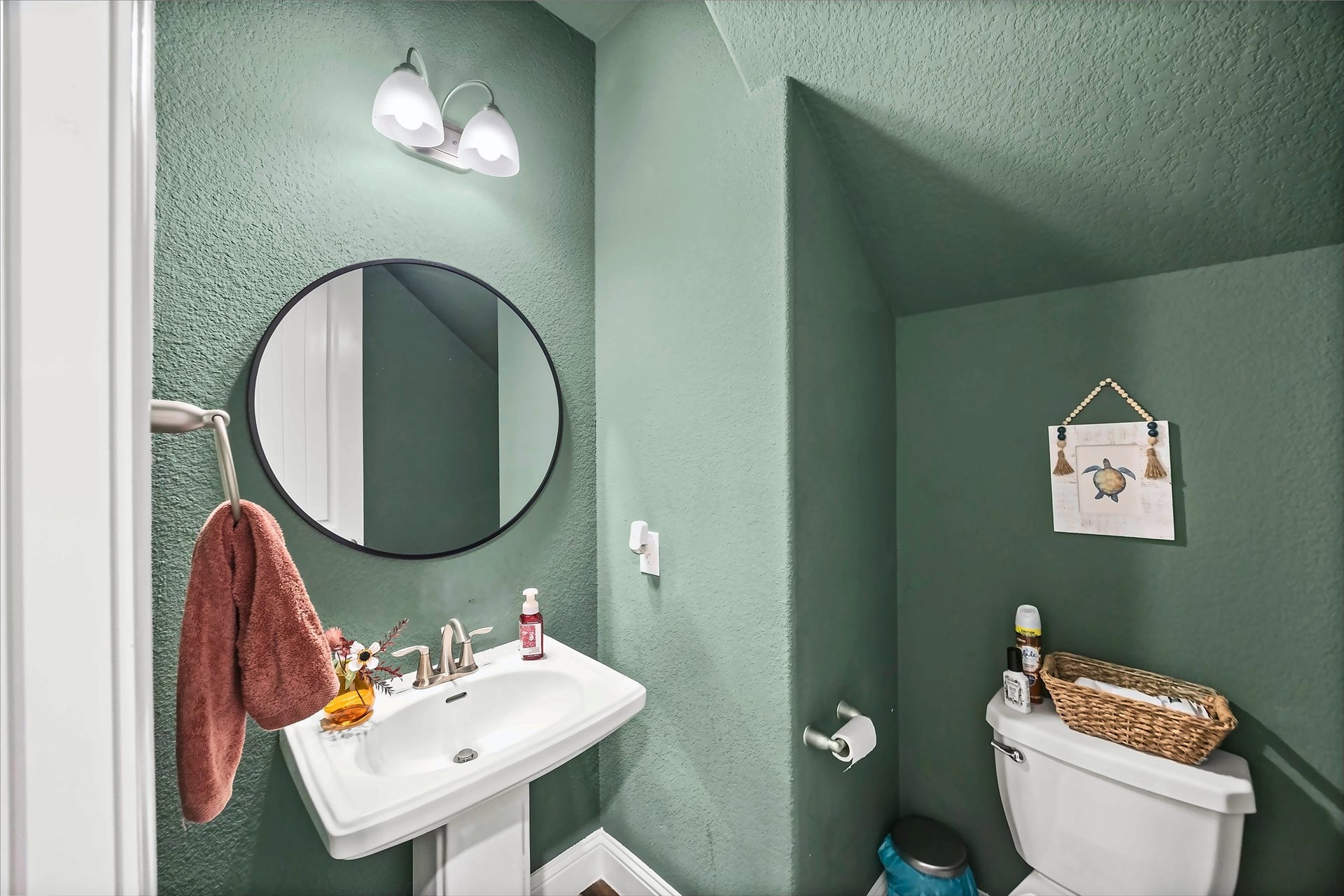 20114 Desert Foal Drive, Tomball, TX 77377 Half bathroom