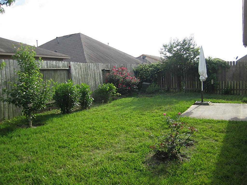 1011 Cove Crest Trail Trail, Fresno, TX 77545 Beautiful backyard with patio and landscapes