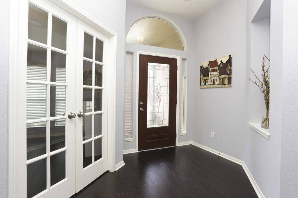 1011 Cove Crest Trail Trail, Fresno, TX 77545 Front foyer with French door