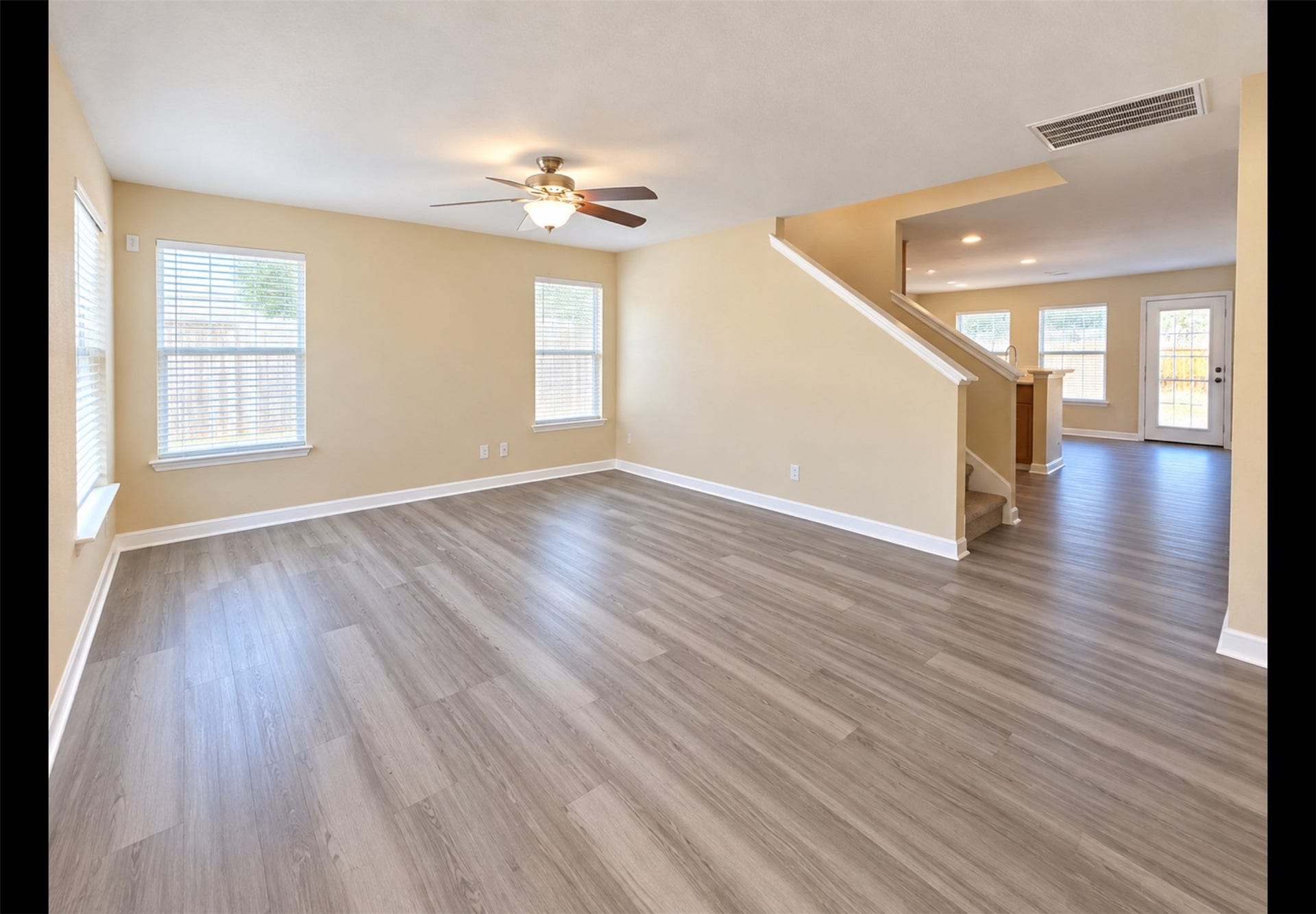 8231 Wooded Terrace Lane, Humble, TX 77338 2nd living area