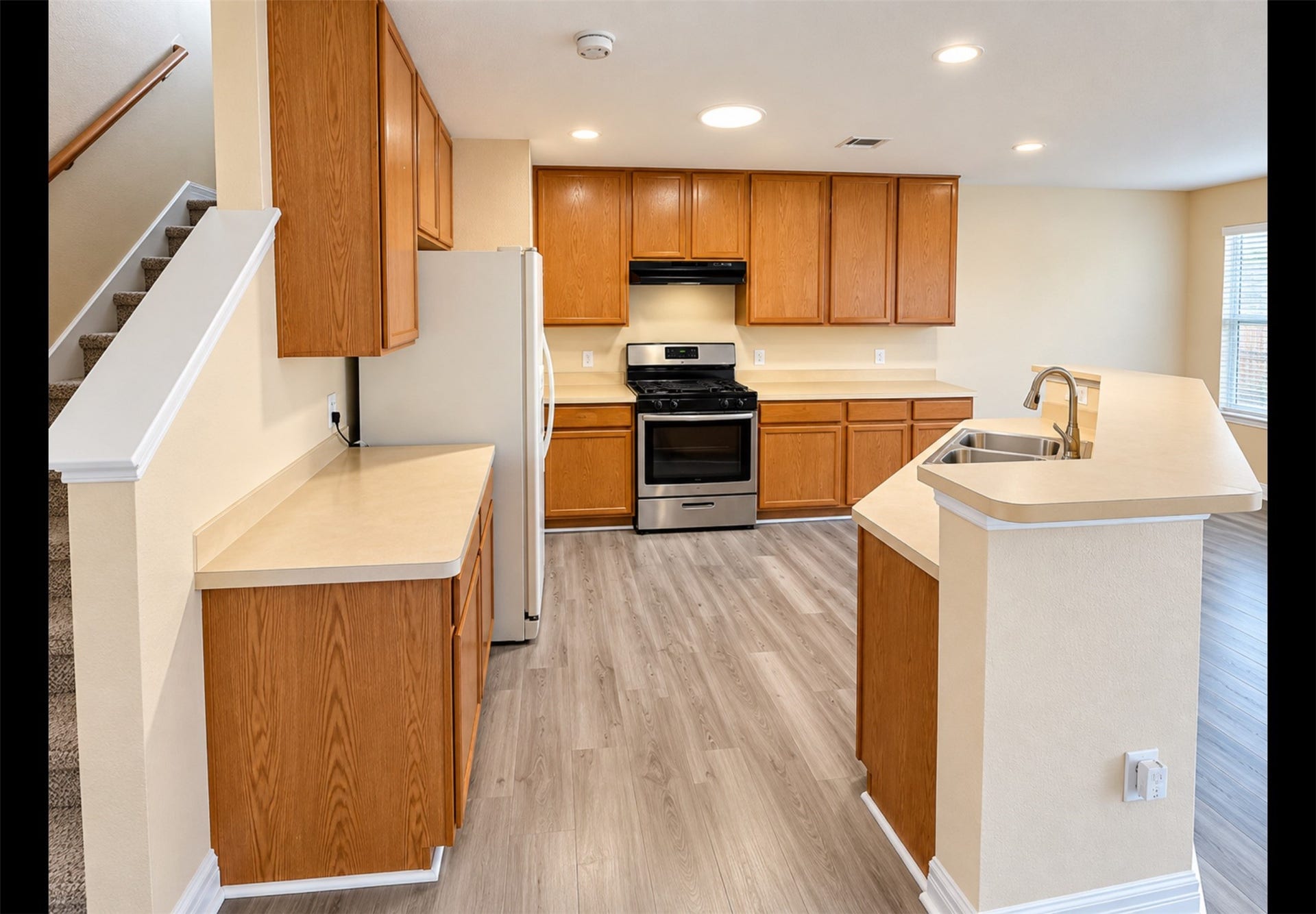8231 Wooded Terrace Lane, Humble, TX 77338 Includes refrigerator and dishwasher with GAS stove