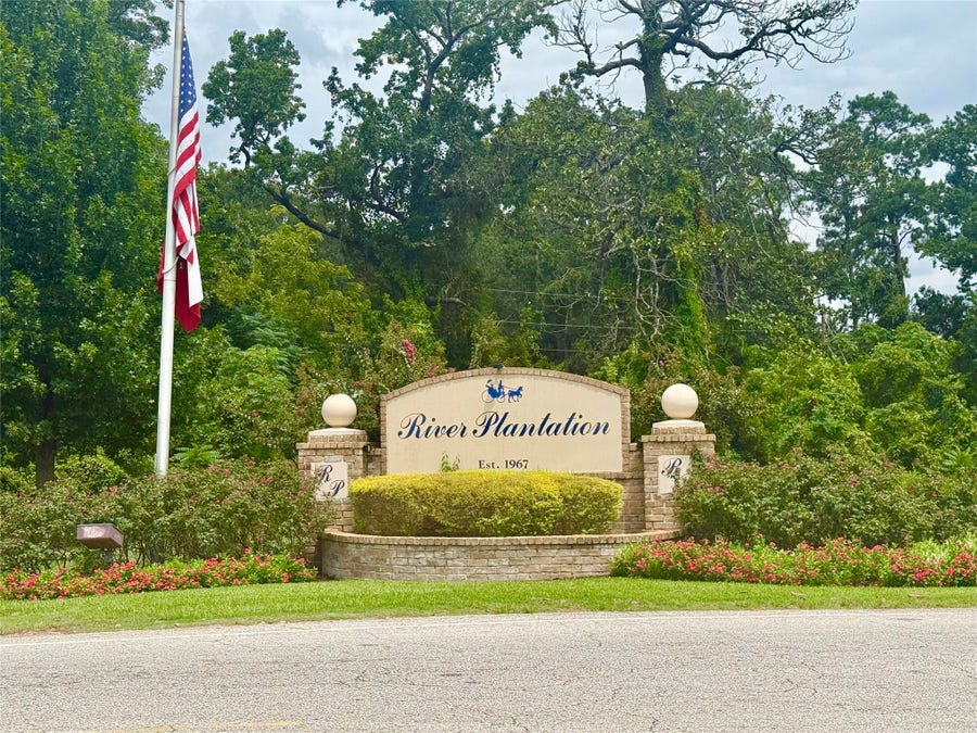 Property photo for 49 Robert E Lee Drive, Conroe, TX