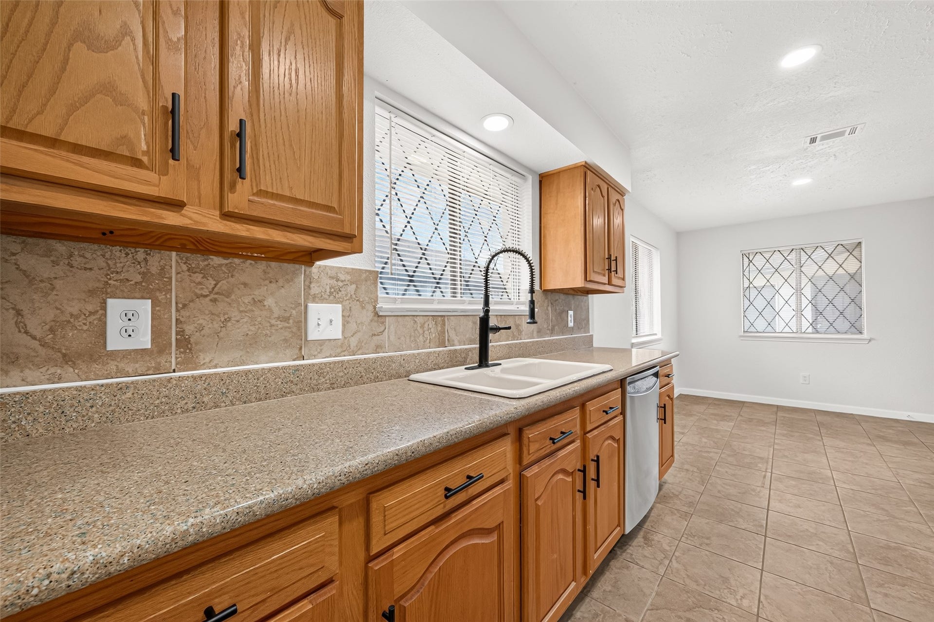 6914 Rockergate Drive, Missouri City, TX 77489 6914 Rockergate Drive, Missouri City, TX 77489