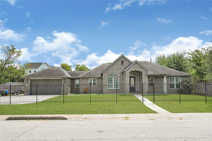 Property photo for 929 Oak Street, Houston, TX