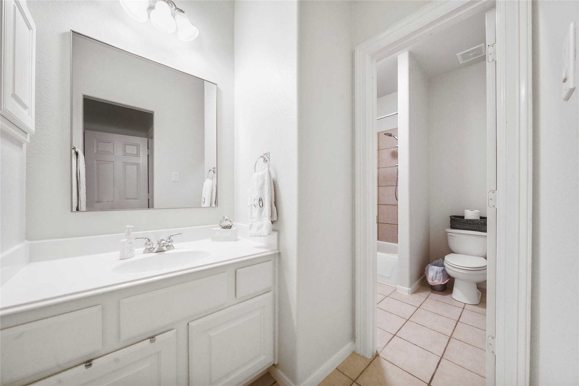 25610 Skye Springs Lane, Katy, TX 77494 jack and jill bath
