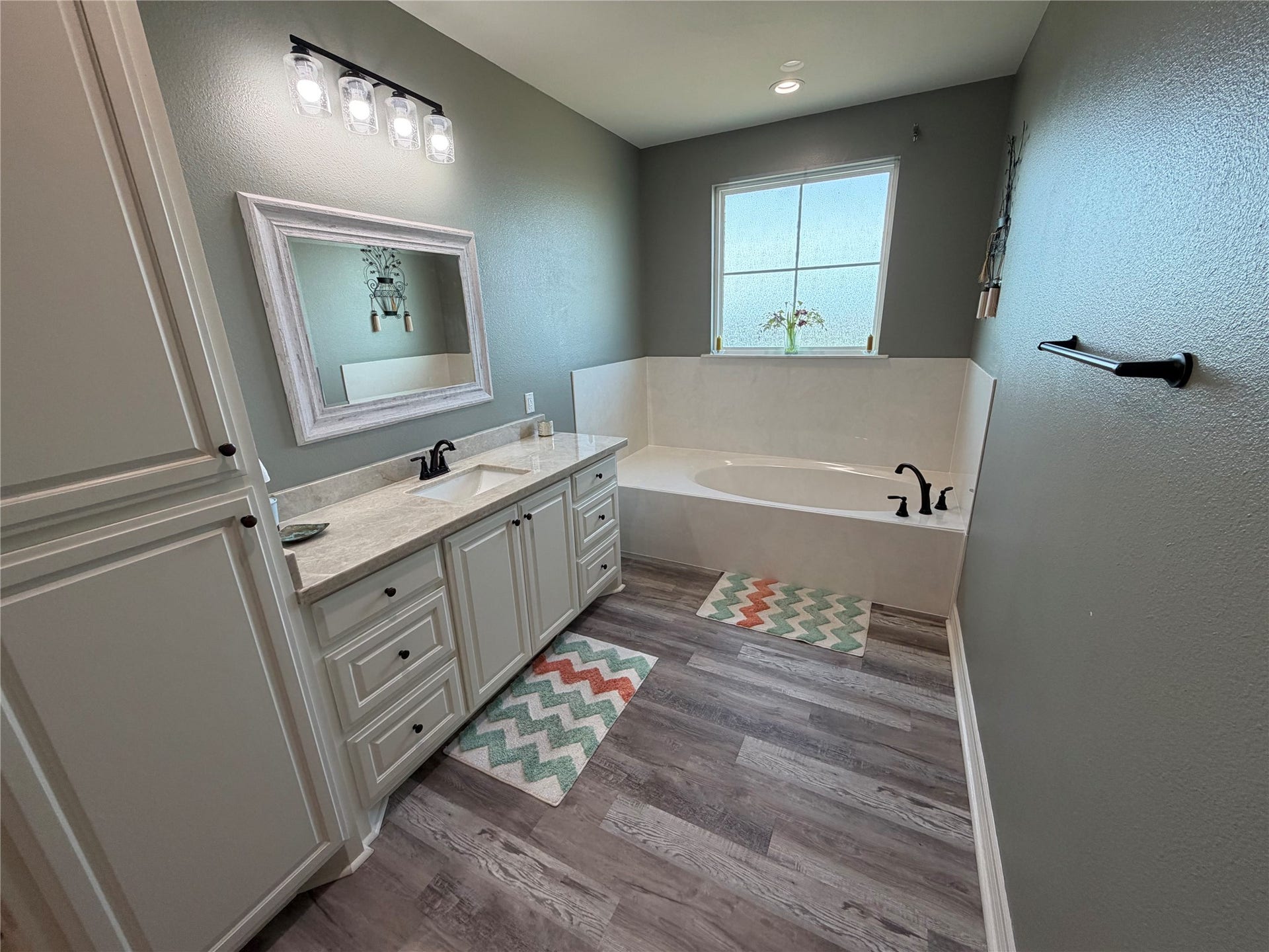 715 Magnolia Lane, Port Bolivar, TX 77650 Master bath