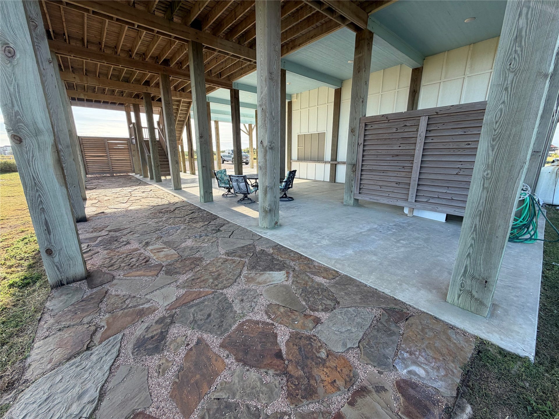 715 Magnolia Lane, Port Bolivar, TX 77650 Spacious downstairs, entertaining area