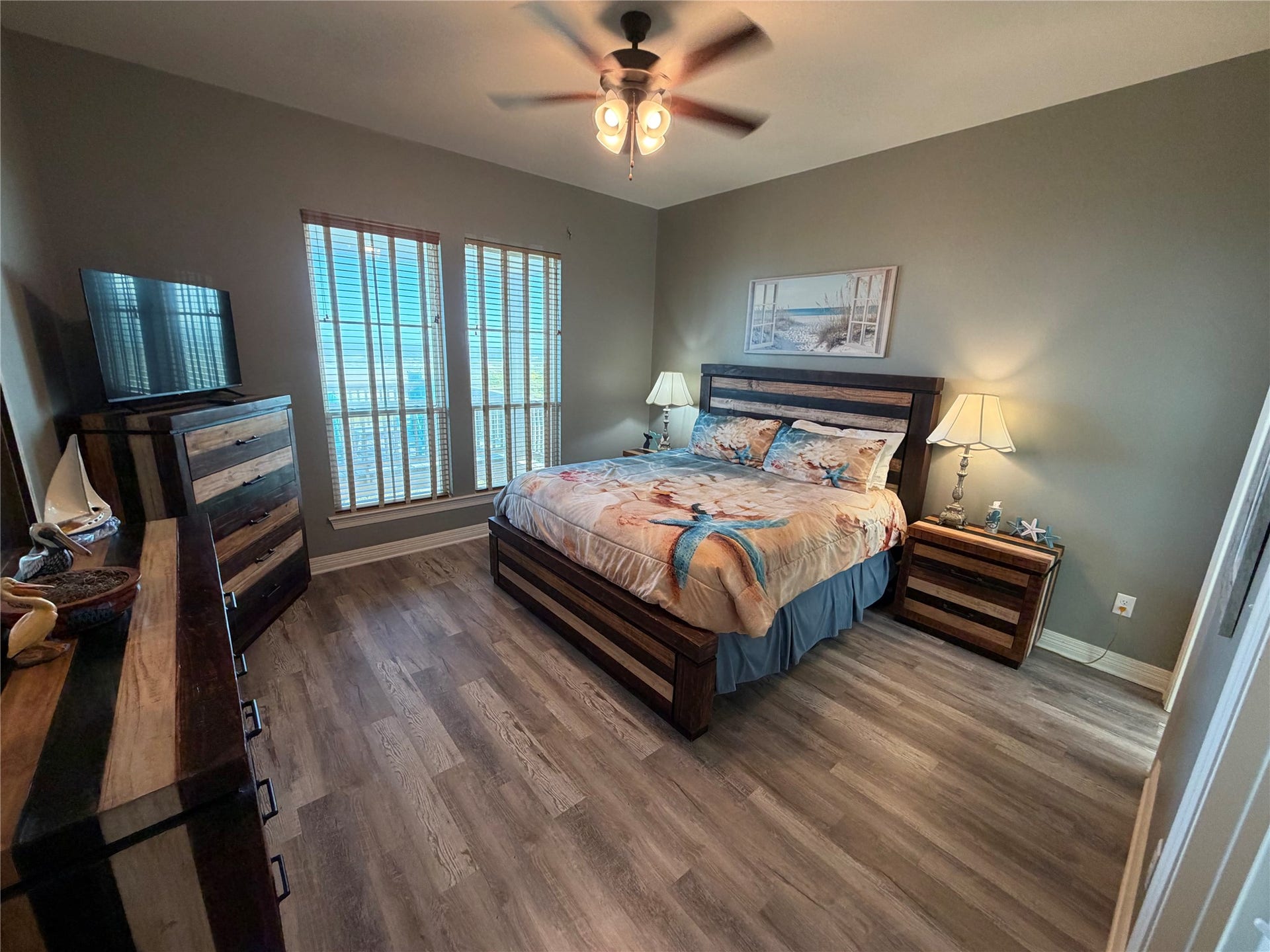 715 Magnolia Lane, Port Bolivar, TX 77650 Southwest guest room with king bed