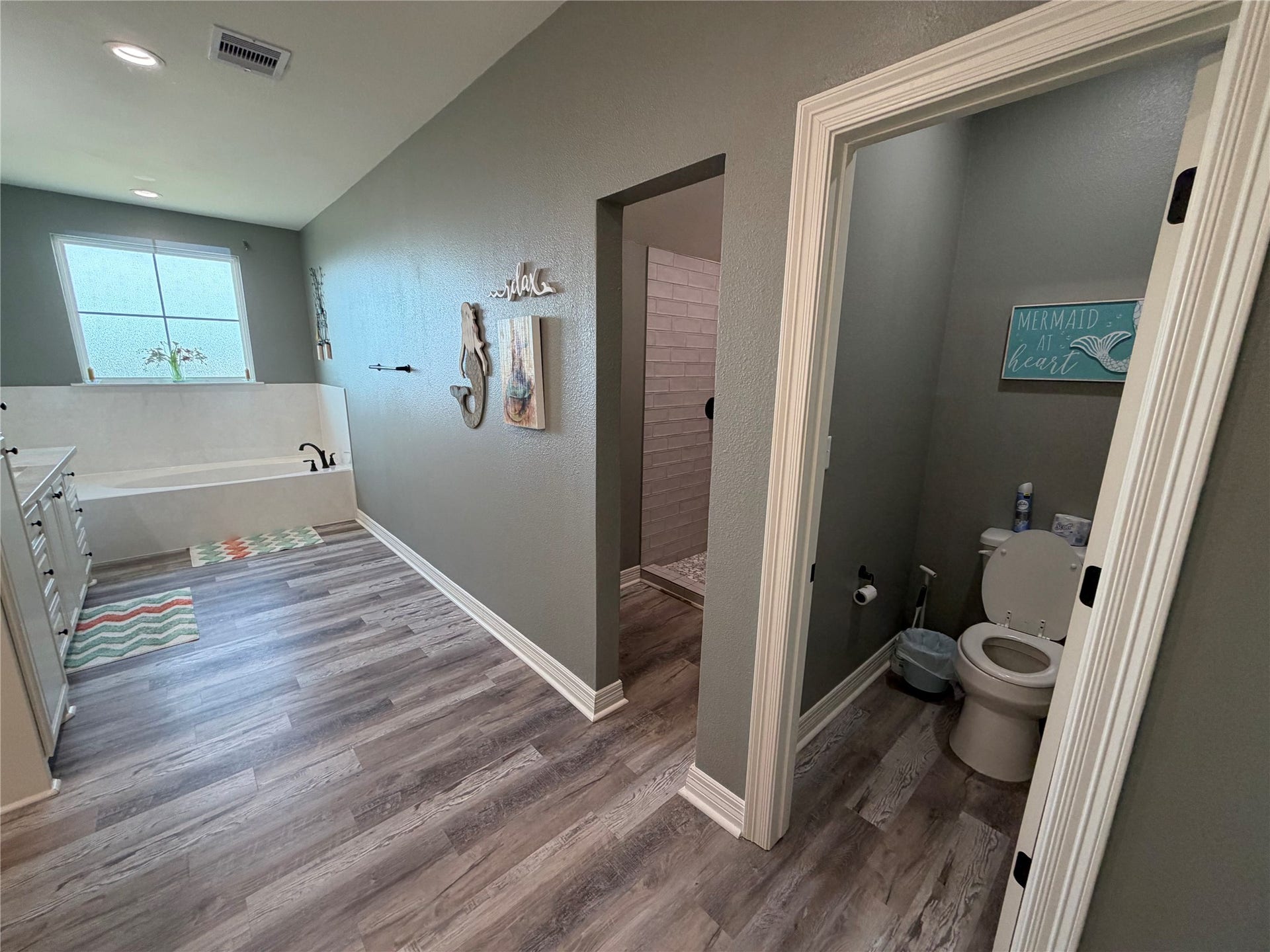 715 Magnolia Lane, Port Bolivar, TX 77650 Master bath