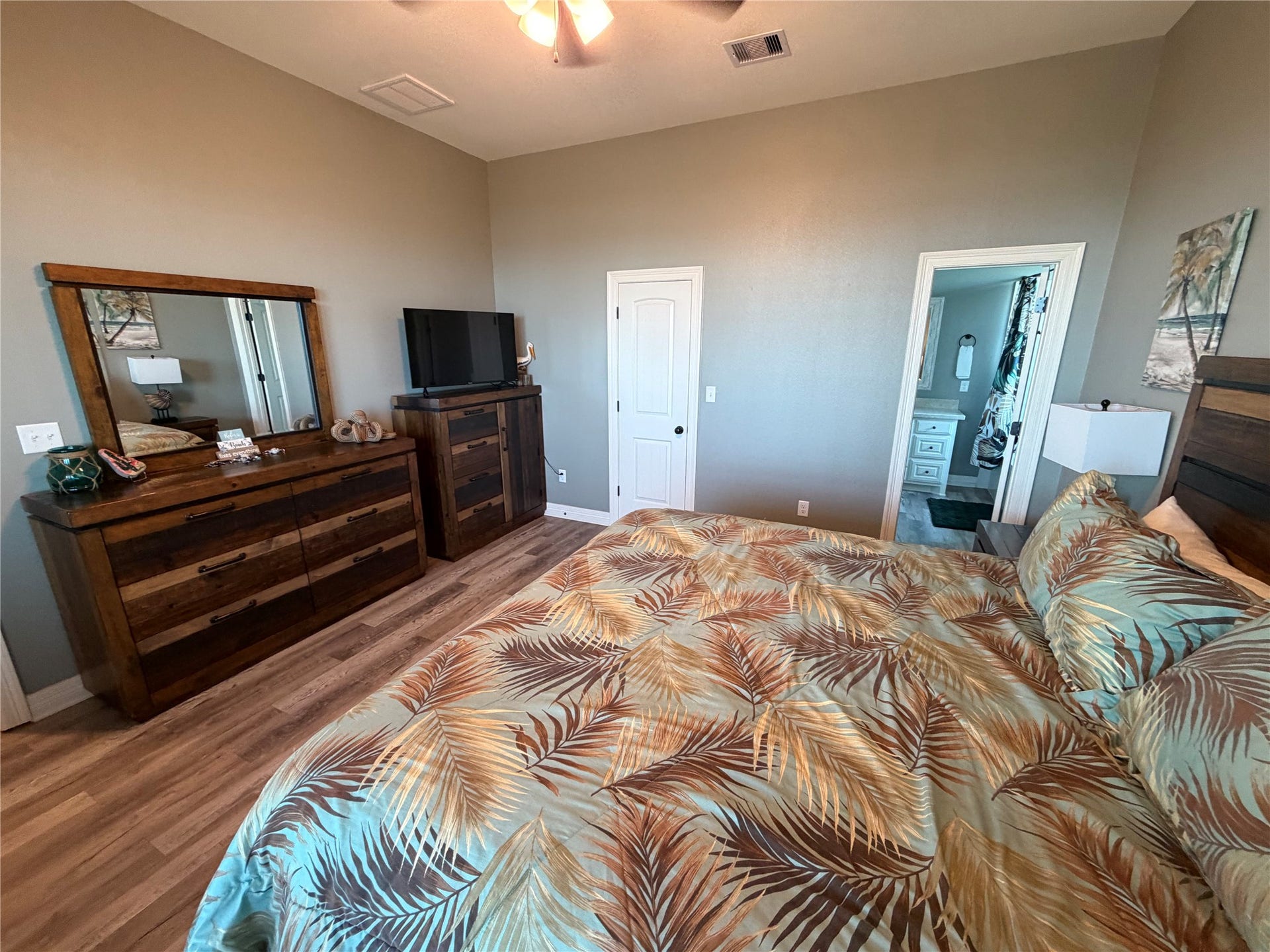 715 Magnolia Lane, Port Bolivar, TX 77650 Guest bedroom