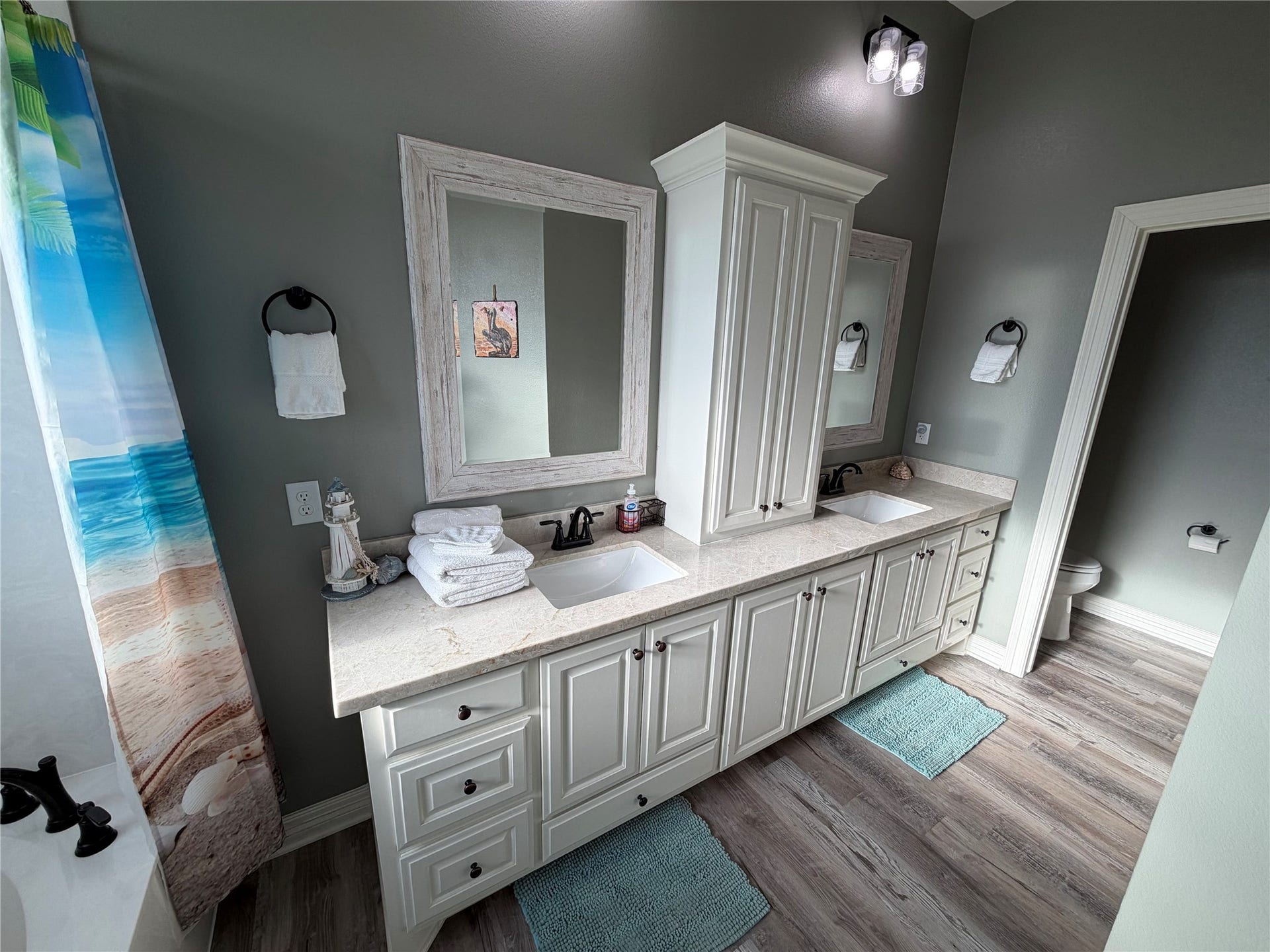 715 Magnolia Lane, Port Bolivar, TX 77650 En suite bath