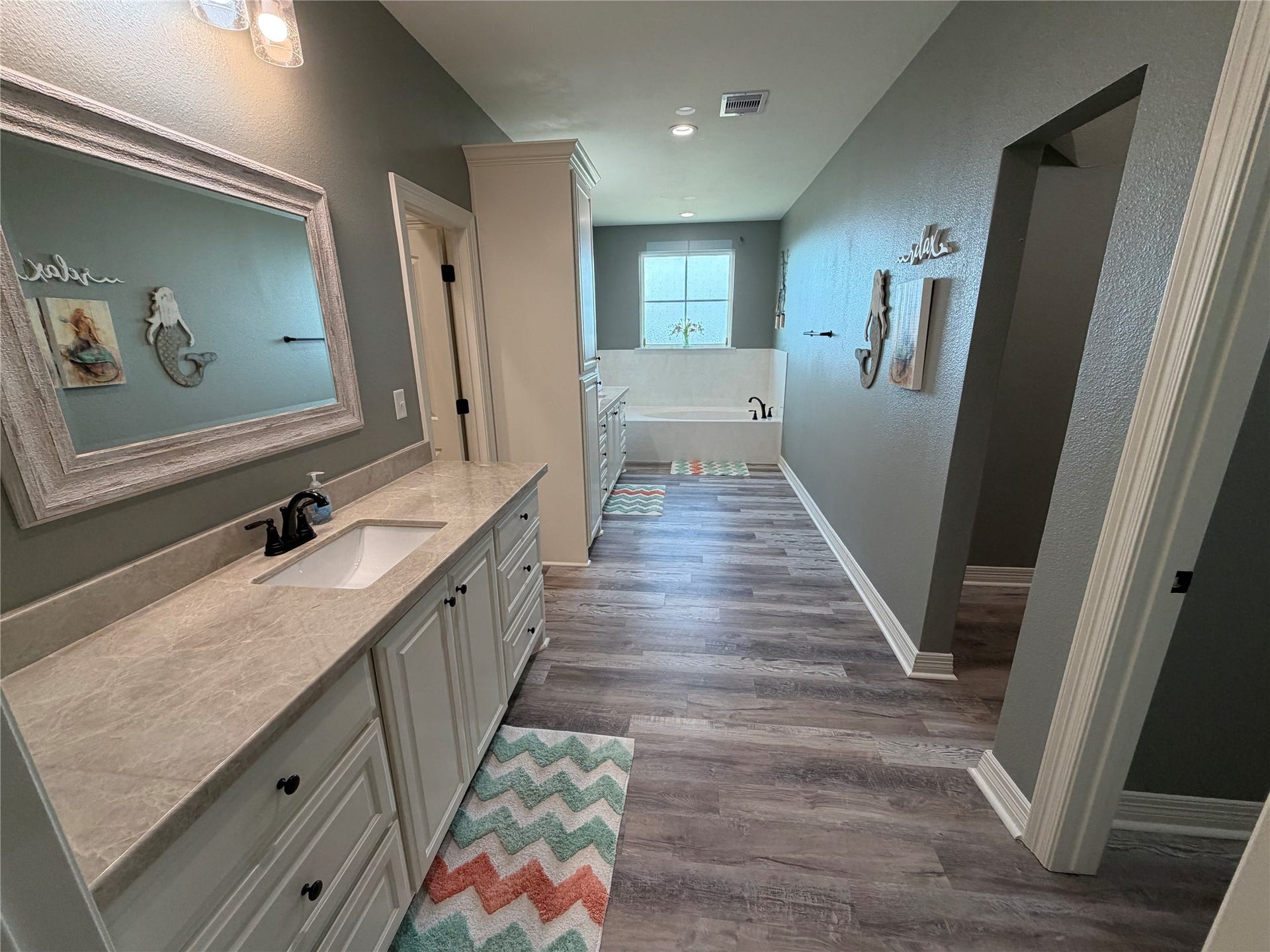 715 Magnolia Lane, Port Bolivar, TX 77650 Master bath