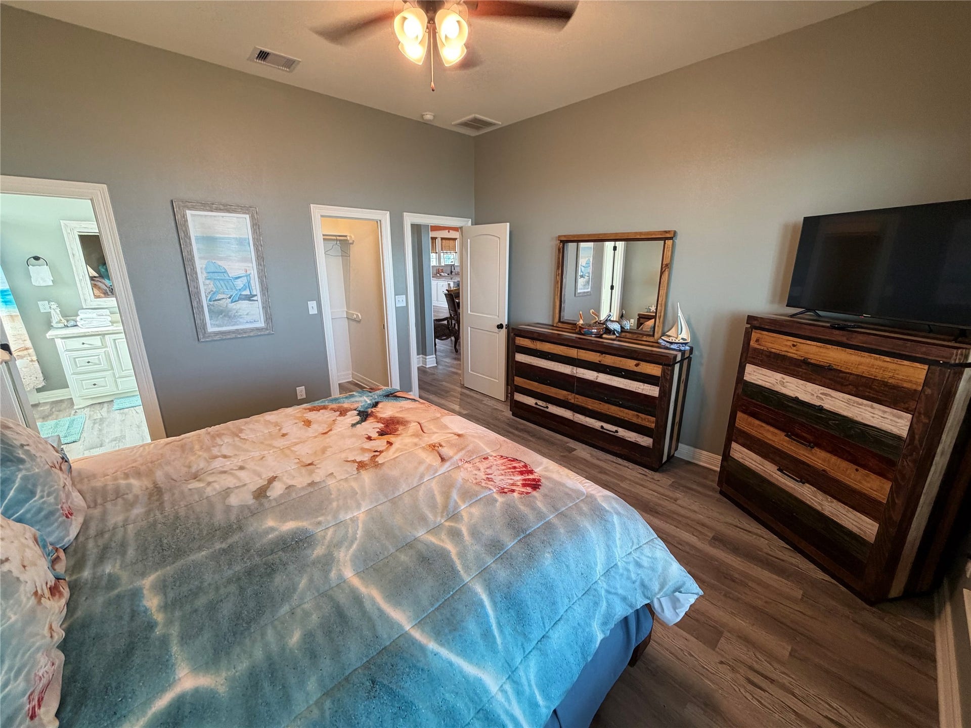 715 Magnolia Lane, Port Bolivar, TX 77650 Southwest guest room with King