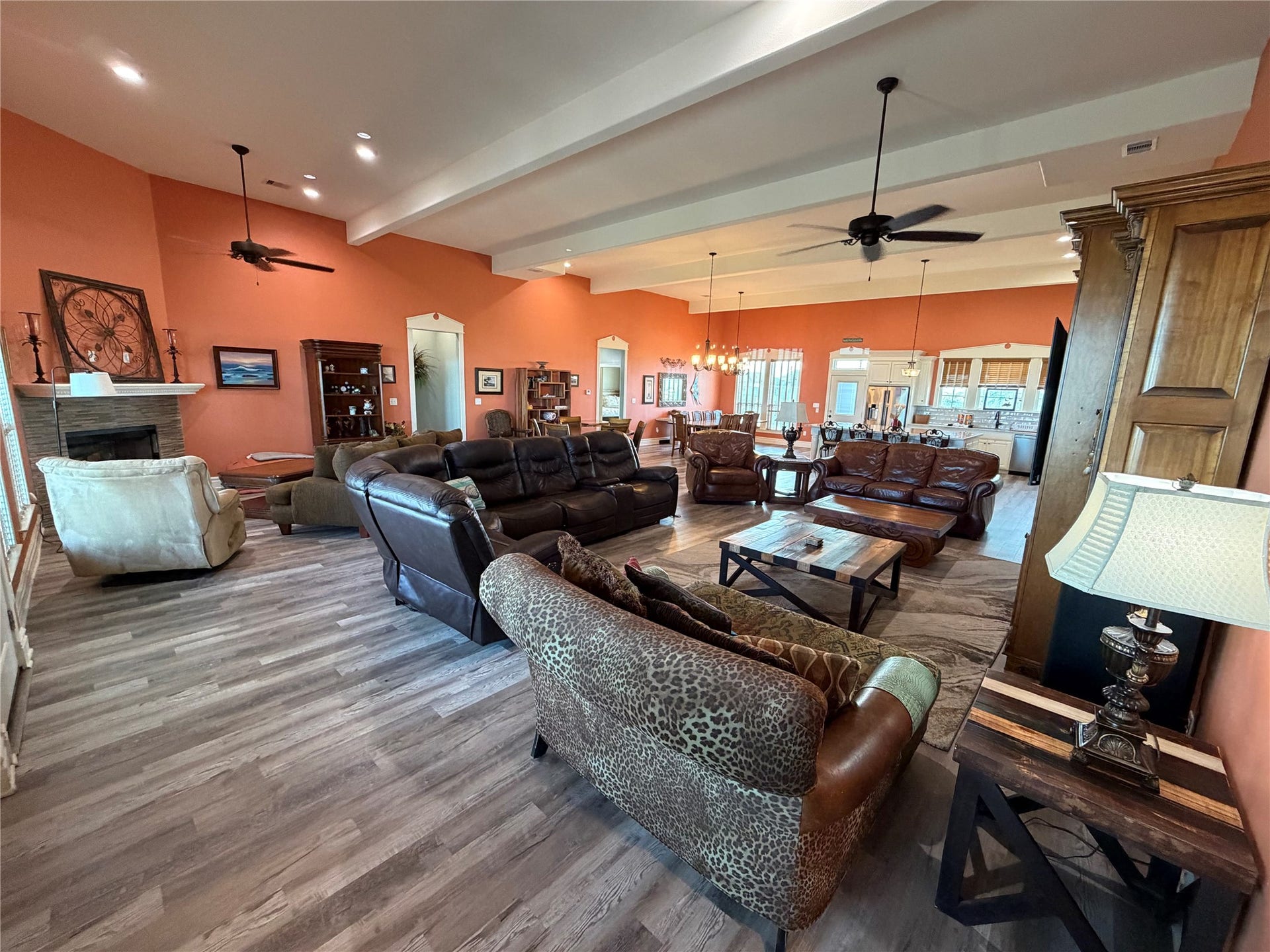 715 Magnolia Lane, Port Bolivar, TX 77650 Living room