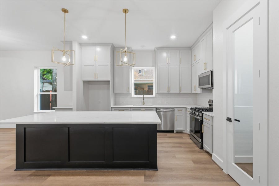 Property photo for 415 S 2nd Street, La Porte, TX
