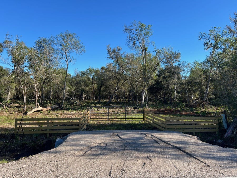 Property photo for 10186 County Road 400, Brazoria, TX