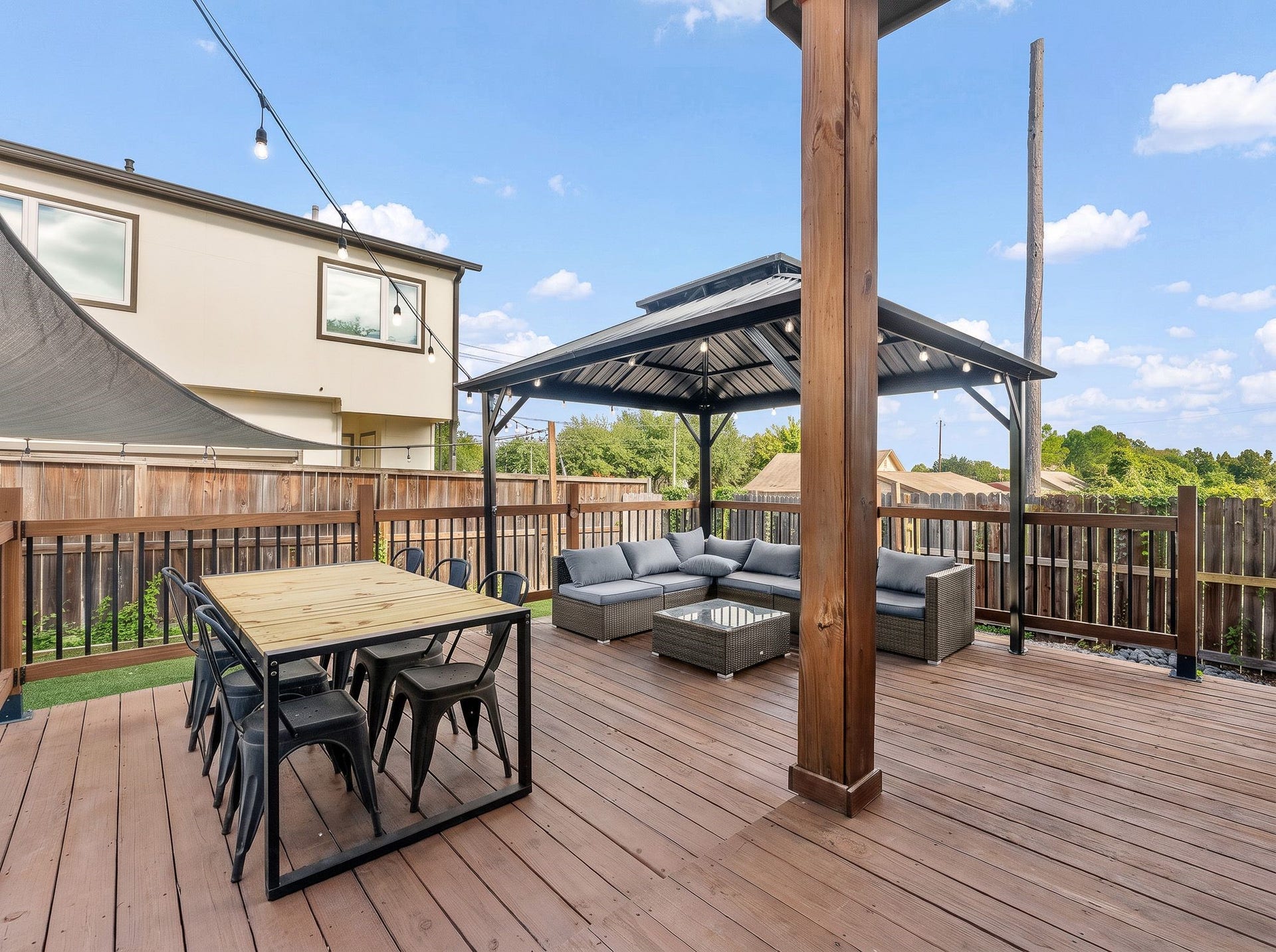 615 N Milby Street, Houston, TX 77003 615 N Milby Street, Houston, TX 77003
