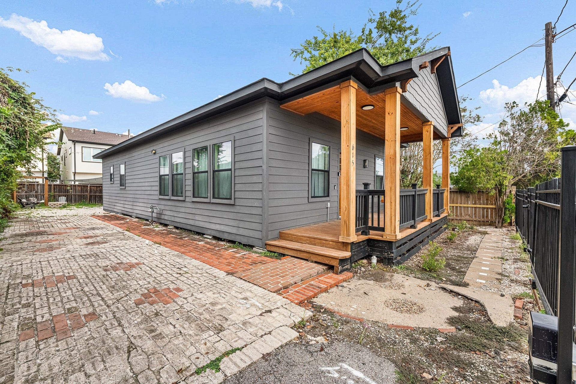 615 N Milby Street, Houston, TX 77003 615 N Milby Street, Houston, TX 77003