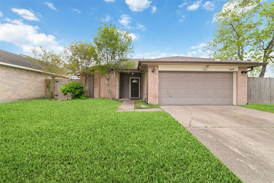 Property photo for 11439 Devencrest Drive, Houston, TX