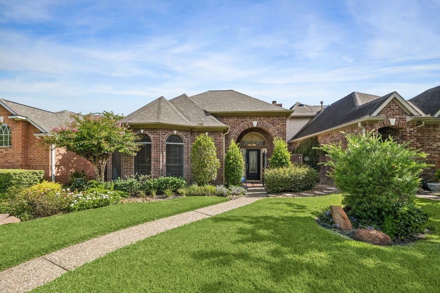 Property photo for 6842 Queensclub Drive, Houston, TX