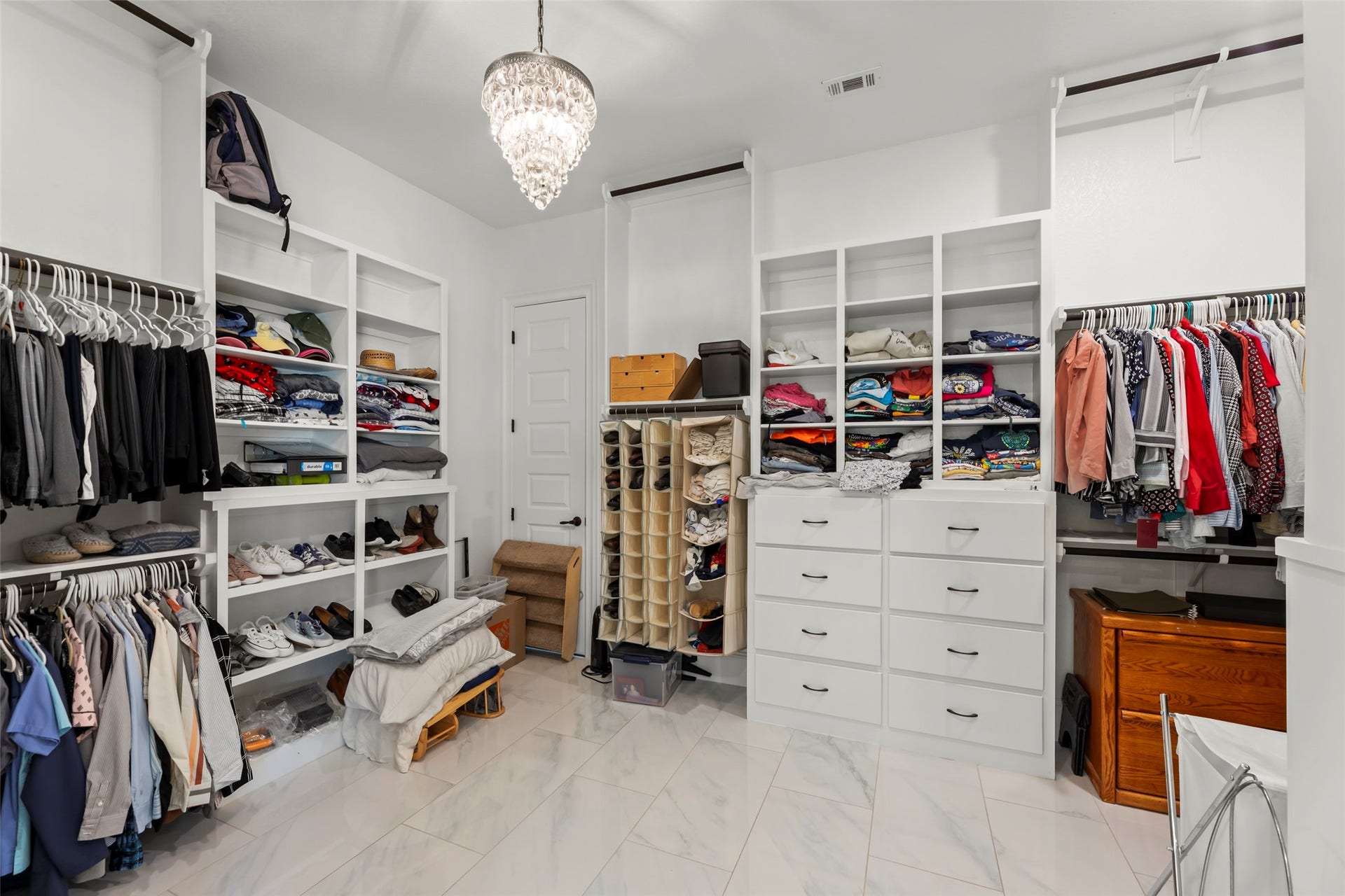 9407 Fox Bend Lane, Missouri City, TX 77459 Master Closet