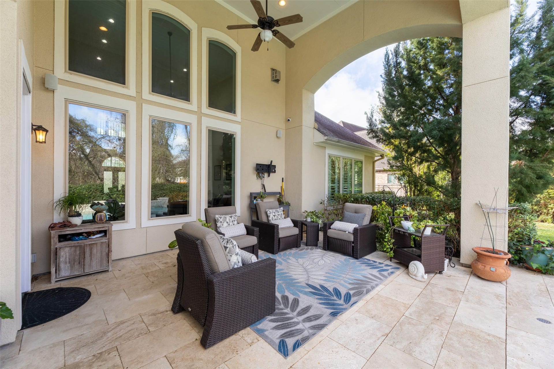 9407 Fox Bend Lane, Missouri City, TX 77459 outdoor seating area