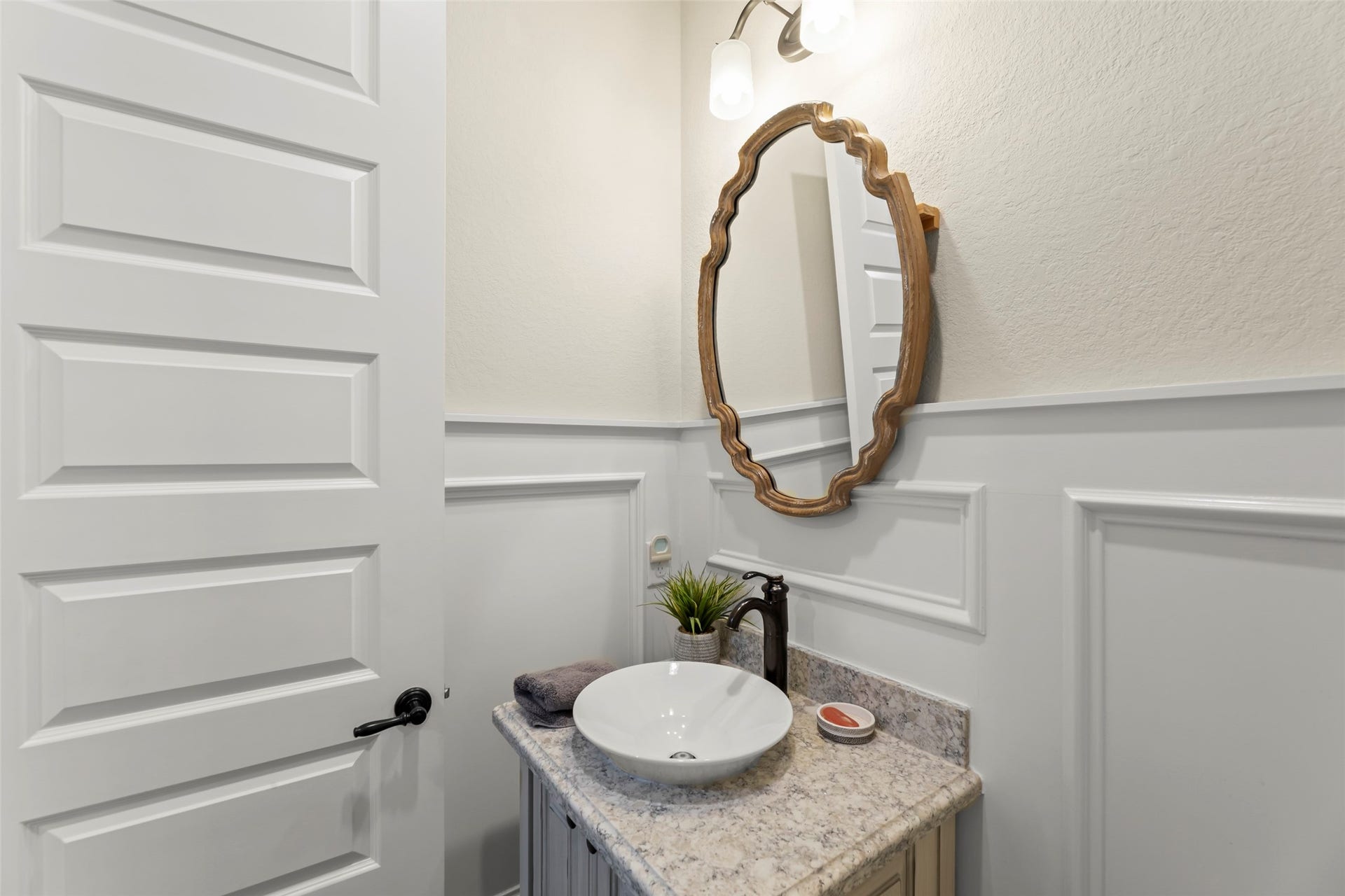 9407 Fox Bend Lane, Missouri City, TX 77459 Half Bath