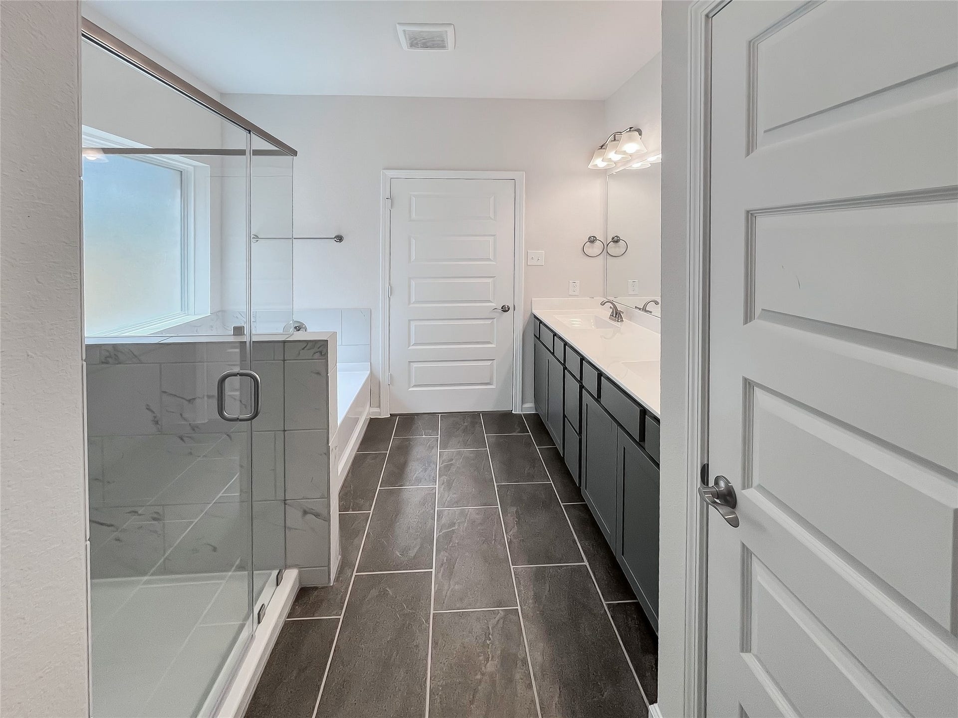 19107 Malatya Court, Montgomery, TX 77316 The Robin II- Owner's Bath with Separate Tub and Shower. Sample image to be used for example only.