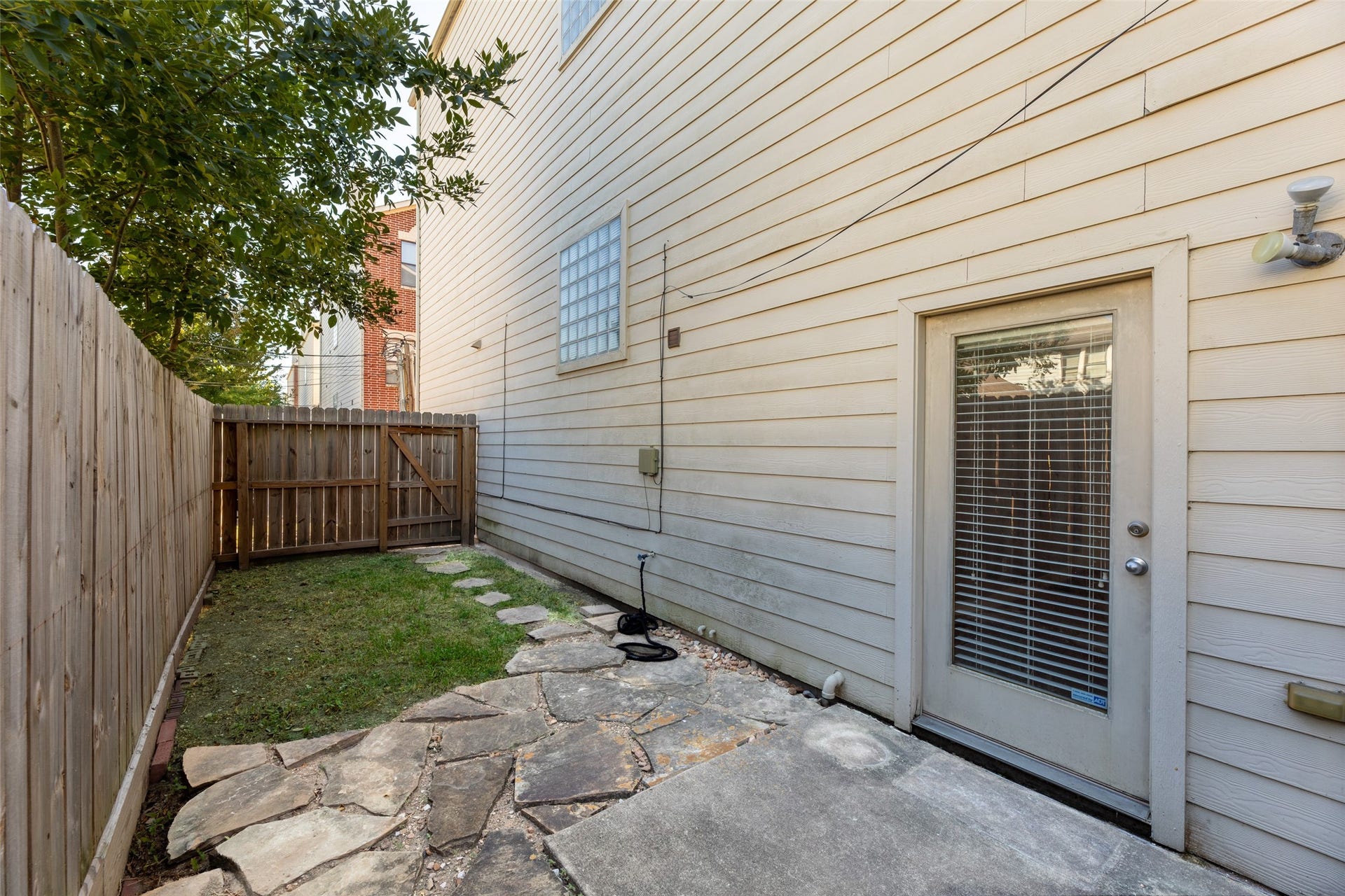 Private Sideyard