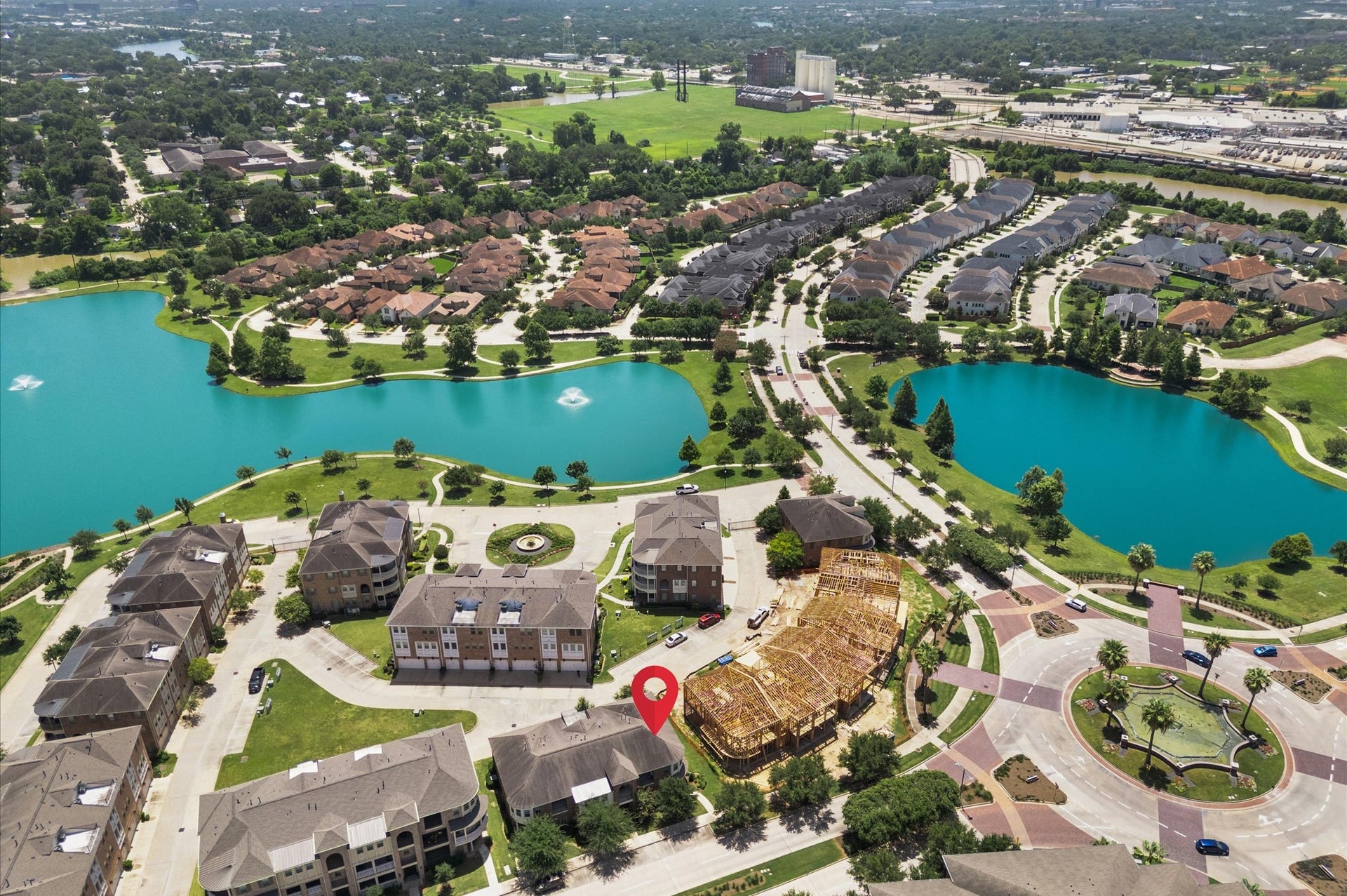 118 Stadium Drive, Sugar Land, TX 77498 Nestled in a lakeside community, and well-planned neighborhoods.