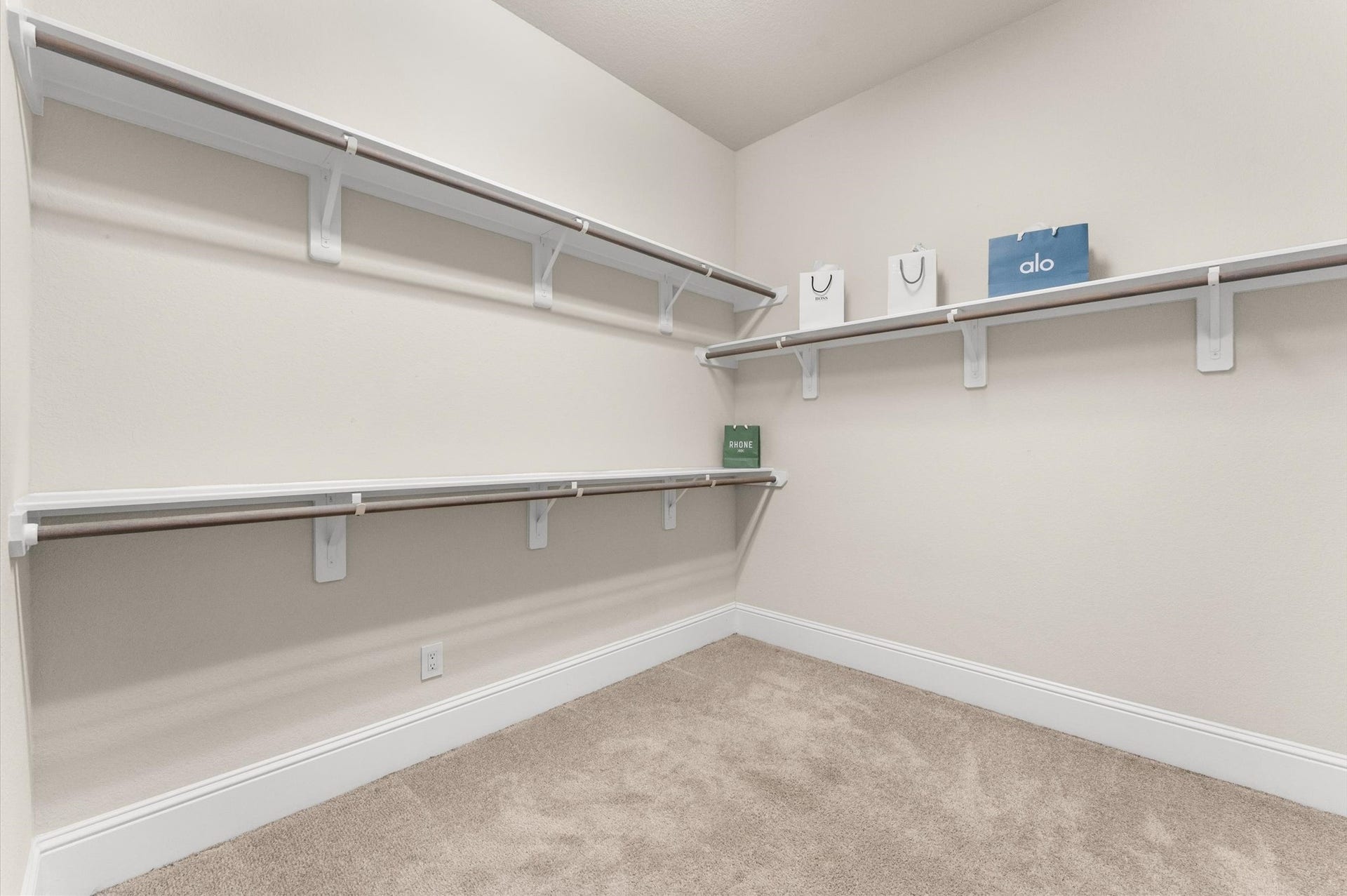 118 Stadium Drive, Sugar Land, TX 77498 Experience the luxury of a spacious primary closet, designed with ample shelving and hanging space to organize your wardrobe effortlessly.