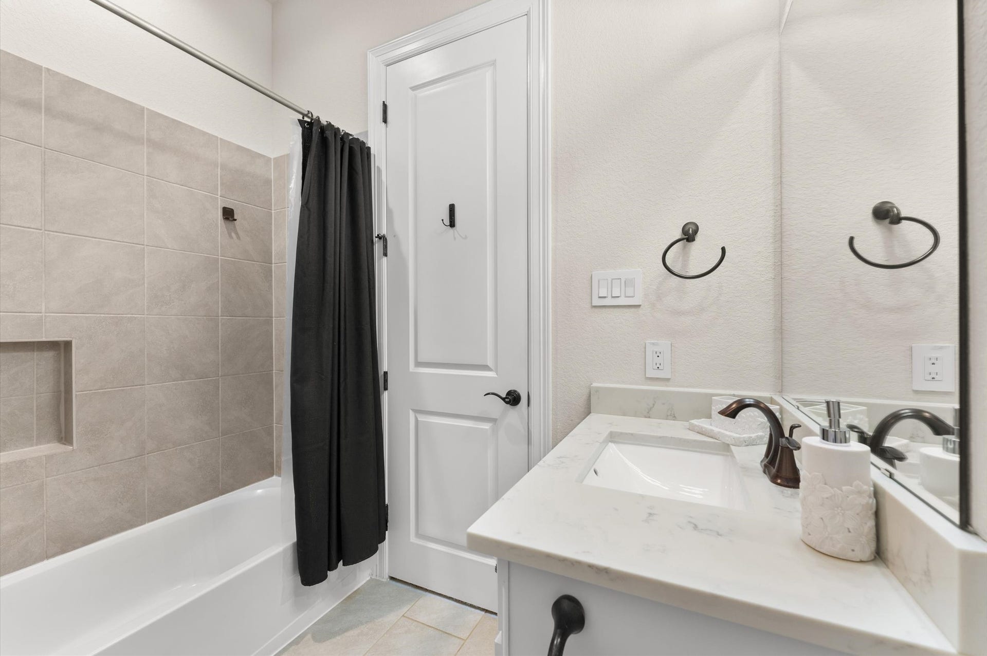 118 Stadium Drive, Sugar Land, TX 77498 Experience modern elegance in the secondary bath, featuring sleek fixtures, a chic vanity, and a soothing neutral palette for a relaxing retreat.