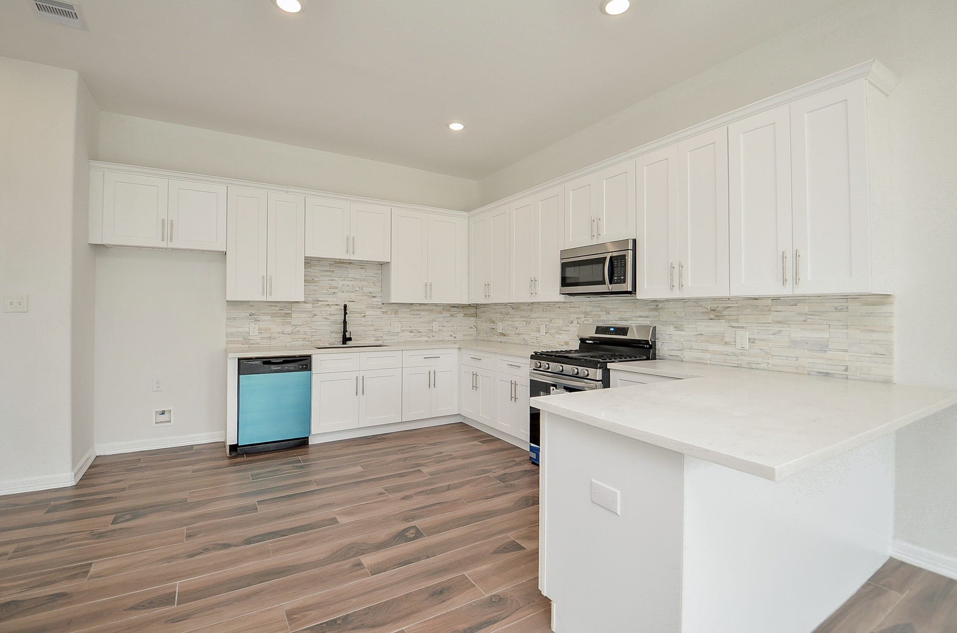 8630 Scott Street, Houston, TX 77051 8630 Scott Street, Houston, TX 77051