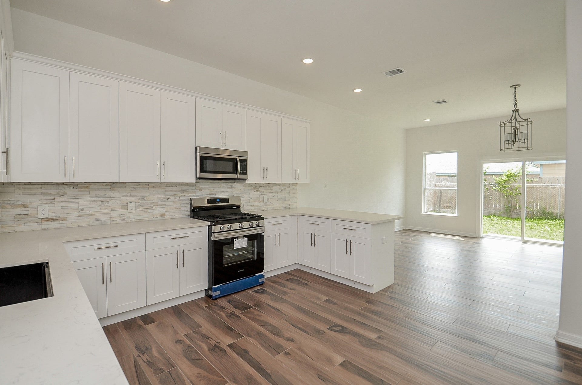 8630 Scott Street, Houston, TX 77051 8630 Scott Street, Houston, TX 77051