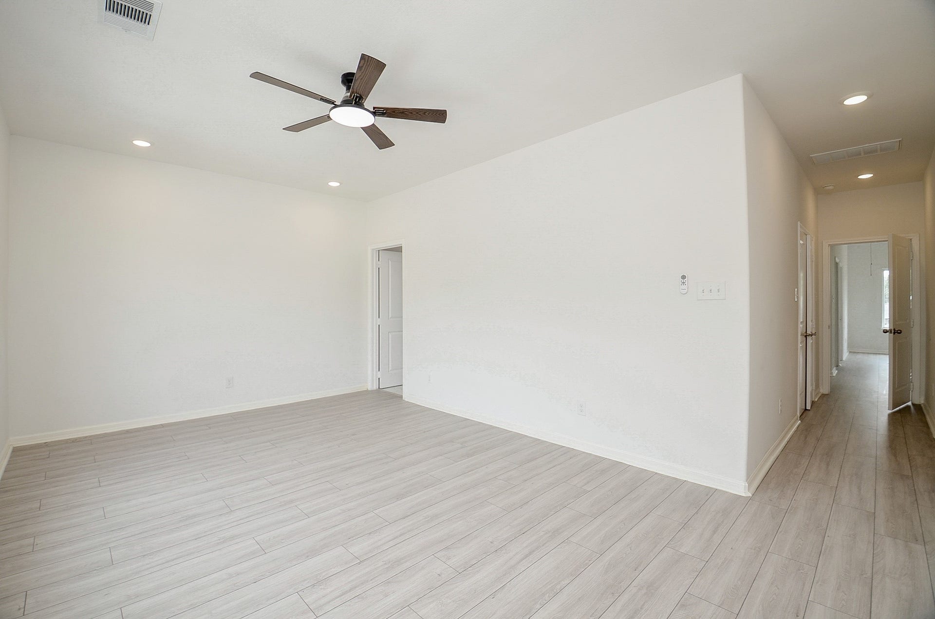 8630 Scott Street, Houston, TX 77051 8630 Scott Street, Houston, TX 77051