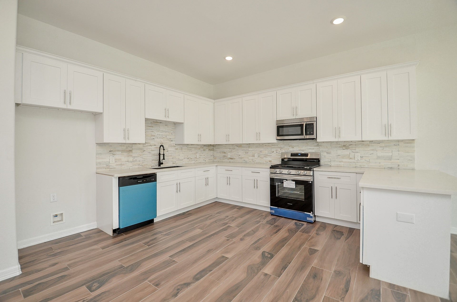 8630 Scott Street, Houston, TX 77051 8630 Scott Street, Houston, TX 77051