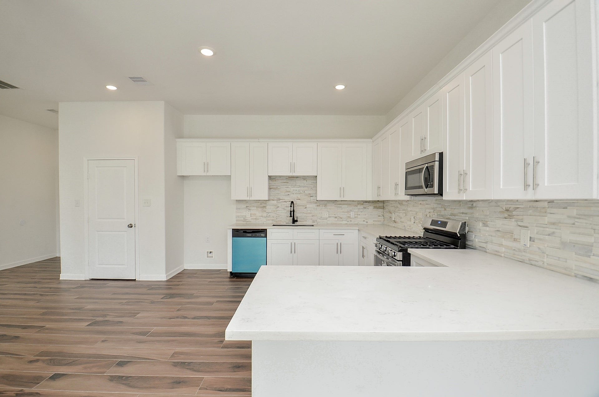 8630 Scott Street, Houston, TX 77051 8630 Scott Street, Houston, TX 77051