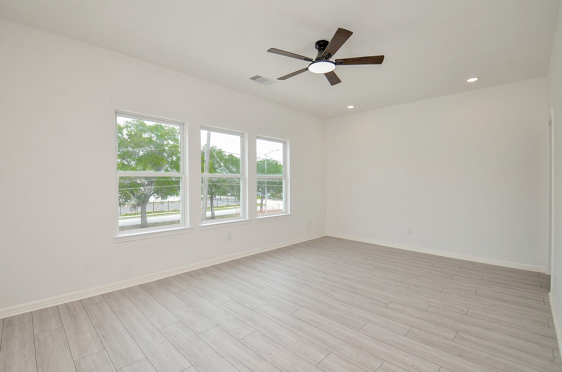 8630 Scott Street, Houston, TX 77051 8630 Scott Street, Houston, TX 77051