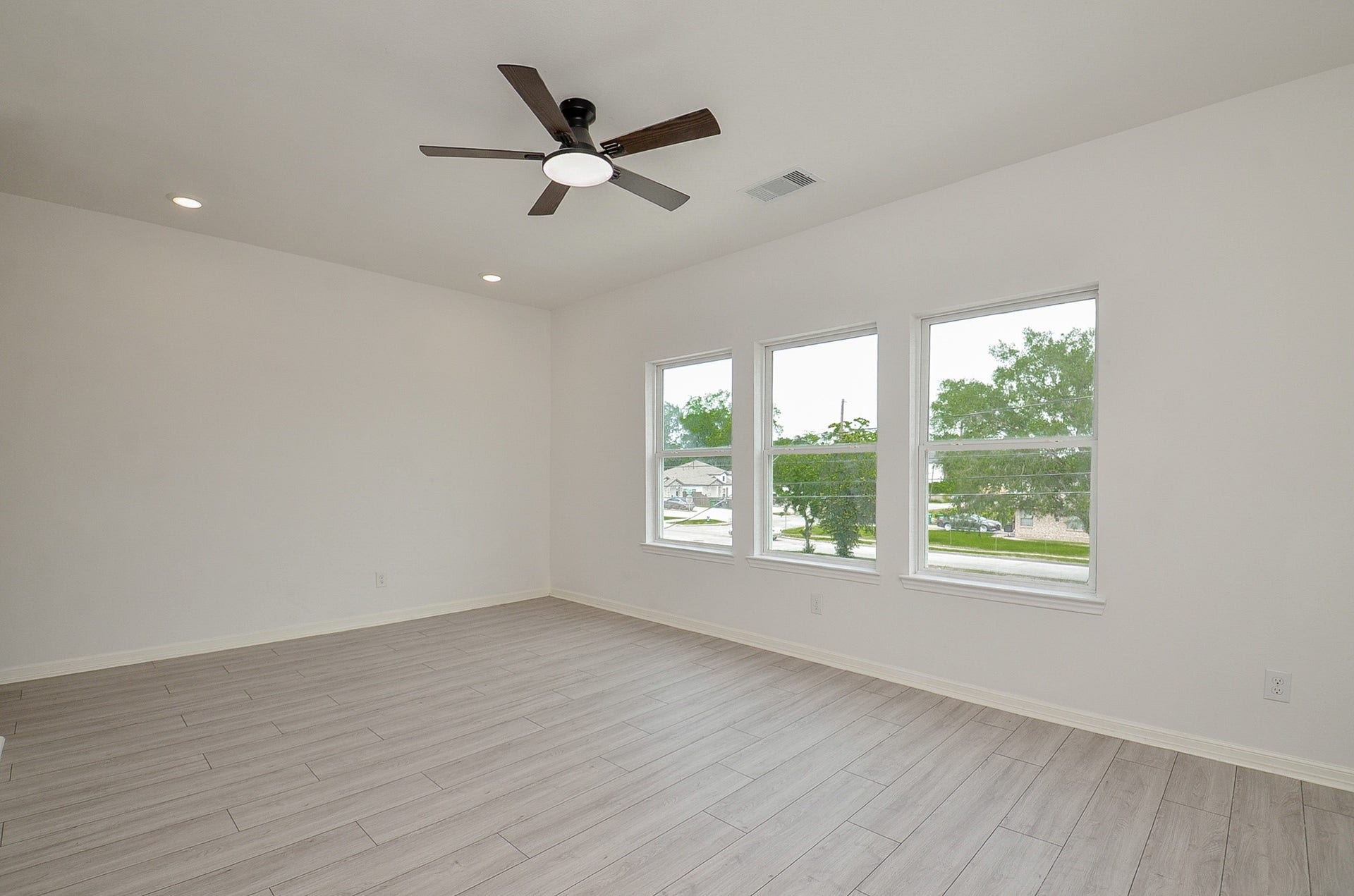 8630 Scott Street, Houston, TX 77051 8630 Scott Street, Houston, TX 77051
