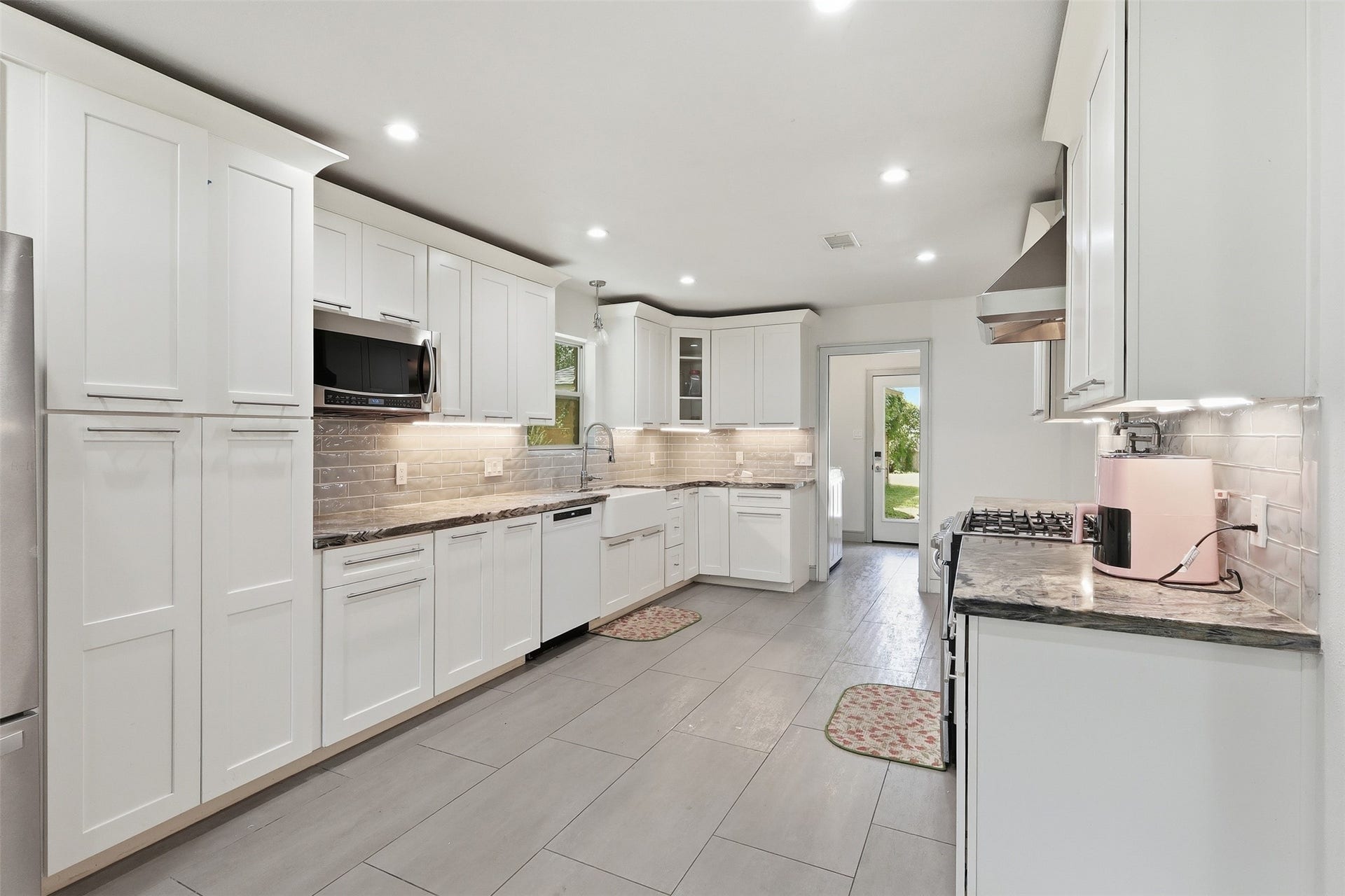 6518 Elmgrove Road, Spring, TX 77389 Bright, updated kitchen featuring abundant cabinetry, generous counter space, stainless steel appliances, and a farmhouse sink.