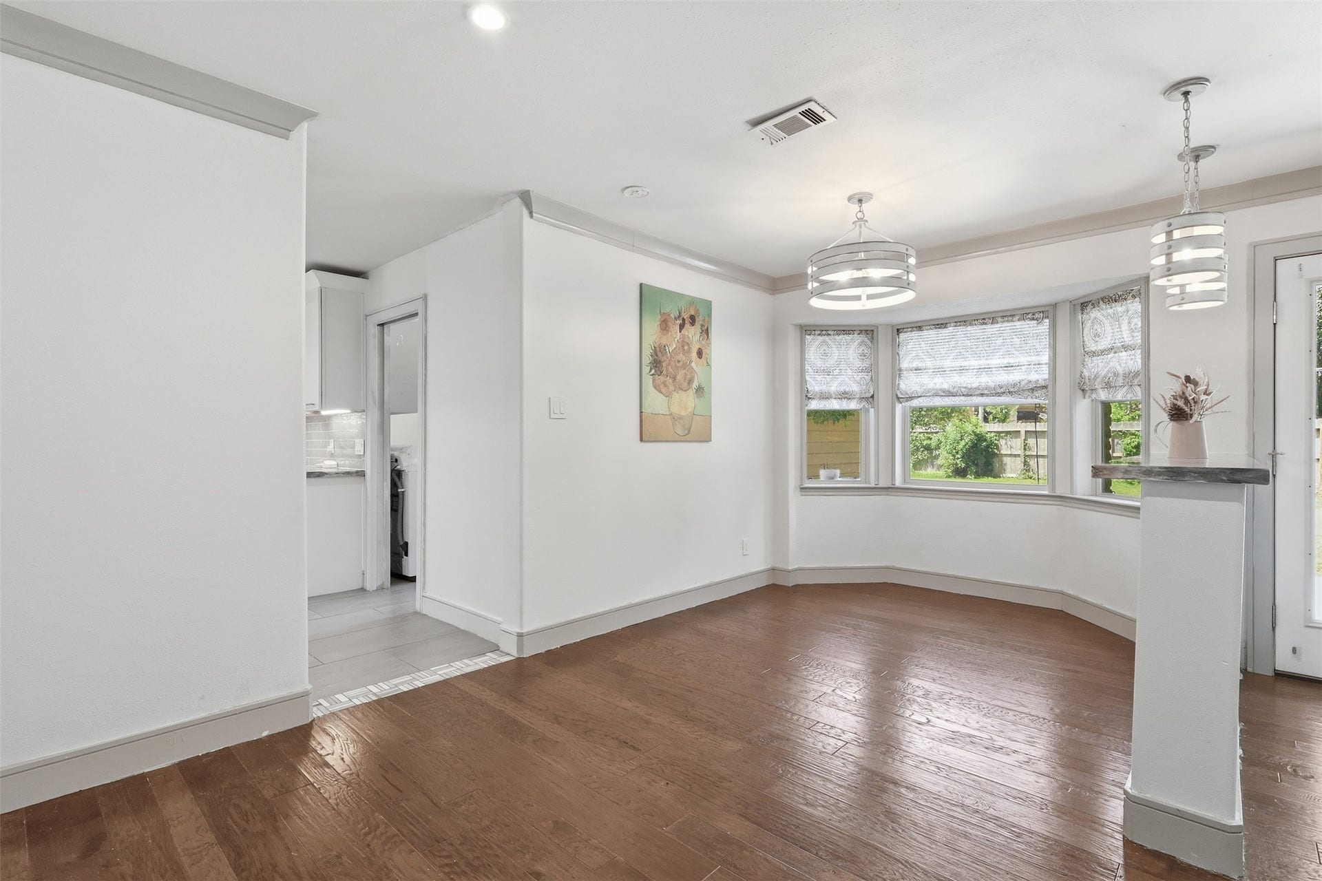 6518 Elmgrove Road, Spring, TX 77389 Light-filled breakfast area with beautiful bay windows, hardwood floors, and easy access to the backyard.