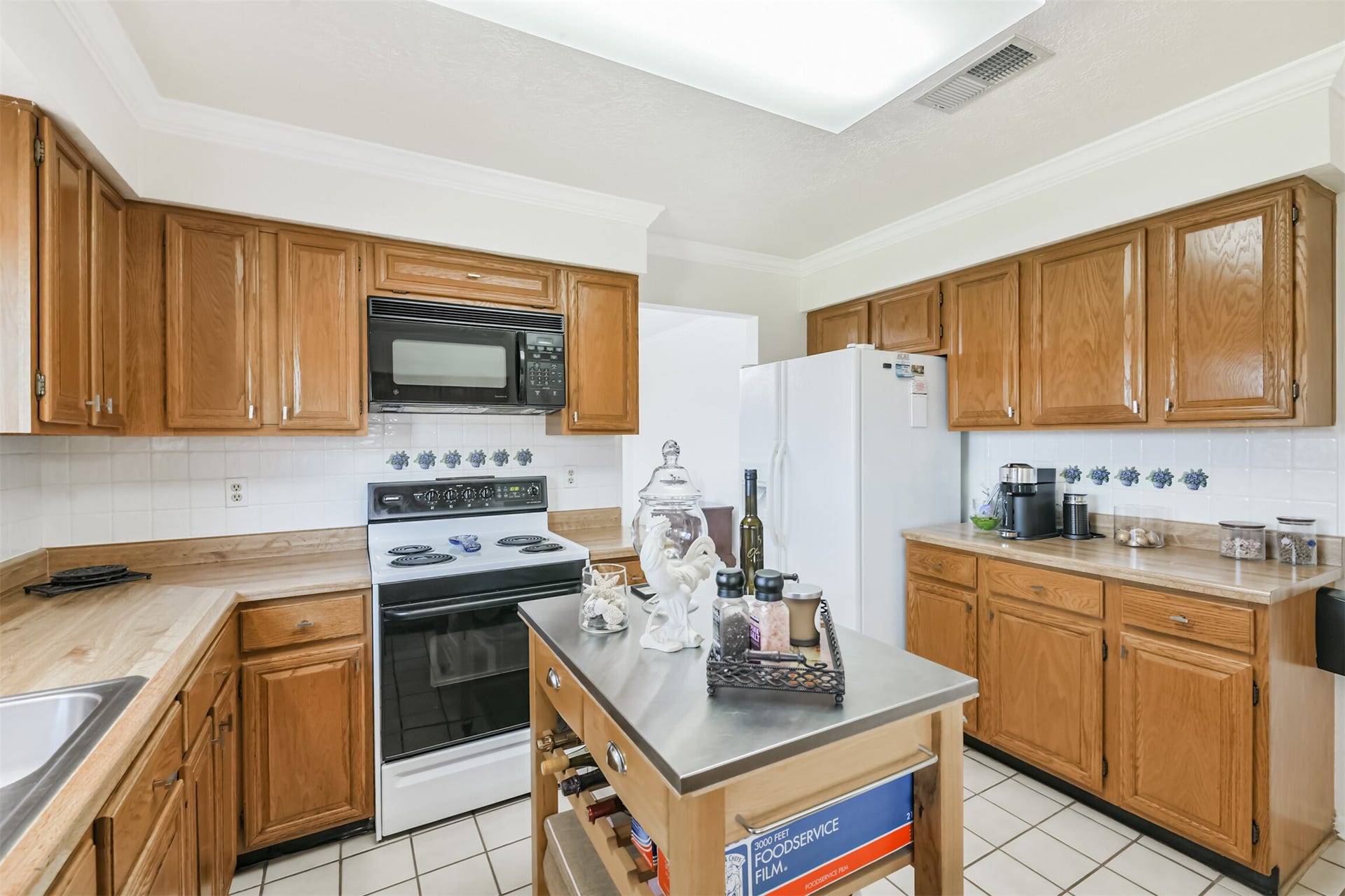 15730 Maple Manor Drive, Houston, TX 77095 Kitchen with removable island